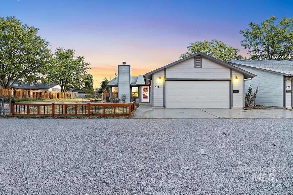 488 N Chambers Ln, Boise, Idaho 83706, 2 Bedrooms, 2 Bathrooms, Residential For Sale, Price $350,000,MLS 98974232