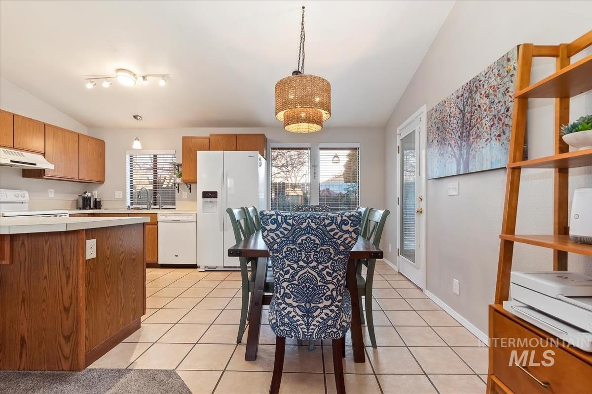 488 N Chambers Ln, Boise, Idaho 83706, 2 Bedrooms, 2 Bathrooms, Residential For Sale, Price $350,000,MLS 98974232