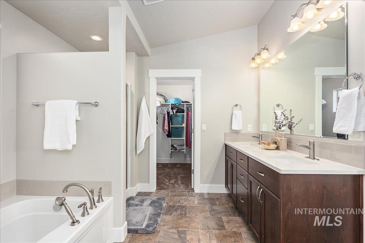 6177 E Canyon Crossing Dr, Nampa, Idaho 83687, 4 Bedrooms, 3 Bathrooms, Residential For Sale, Price $549,500, 98974236