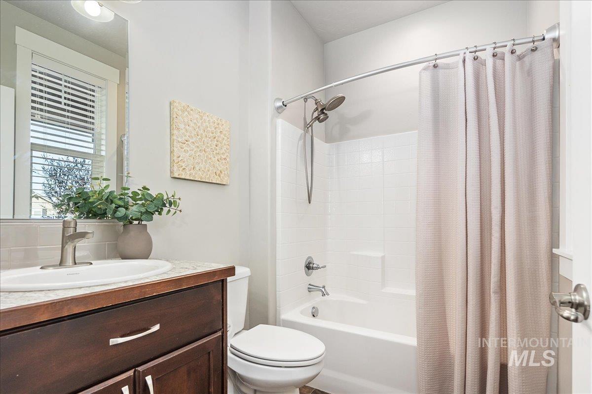 6177 E Canyon Crossing Dr, Nampa, Idaho 83687, 4 Bedrooms, 3 Bathrooms, Residential For Sale, Price $580,000,MLS 98974236