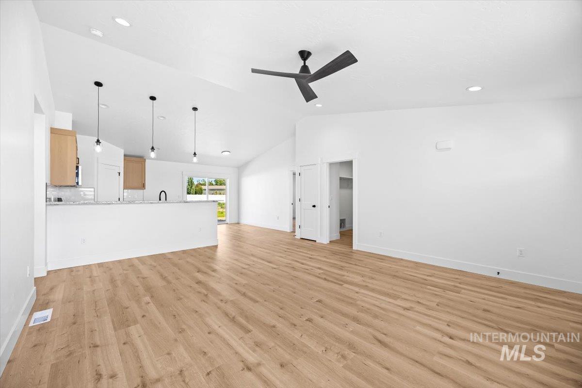 2186 Austin, Fruitland, Idaho 83619, 4 Bedrooms, 2 Bathrooms, Residential For Sale, Price $440,000,MLS 98974238