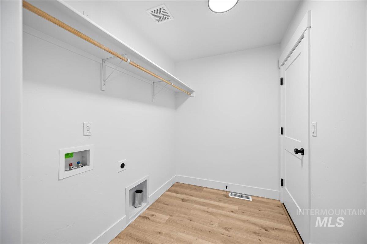 2186 Austin, Fruitland, Idaho 83619, 4 Bedrooms, 2 Bathrooms, Residential For Sale, Price $440,000,MLS 98974238