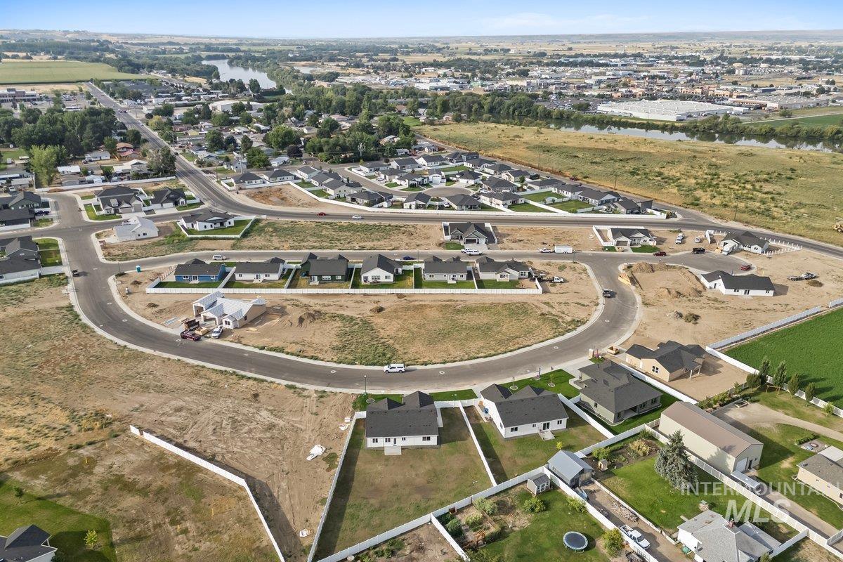 2186 Austin, Fruitland, Idaho 83619, 4 Bedrooms, 2 Bathrooms, Residential For Sale, Price $440,000,MLS 98974238