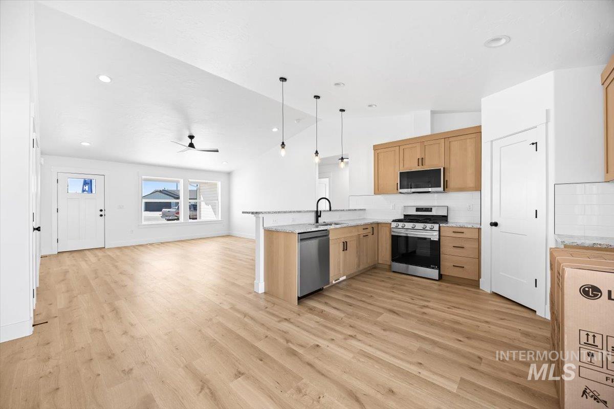 2186 Austin, Fruitland, Idaho 83619, 4 Bedrooms, 2 Bathrooms, Residential For Sale, Price $440,000,MLS 98974238