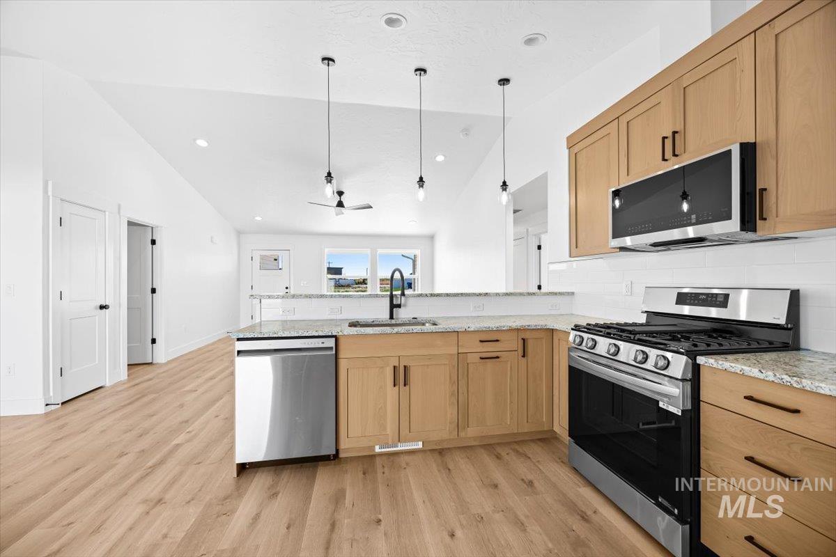 2186 Austin, Fruitland, Idaho 83619, 4 Bedrooms, 2 Bathrooms, Residential For Sale, Price $440,000,MLS 98974238