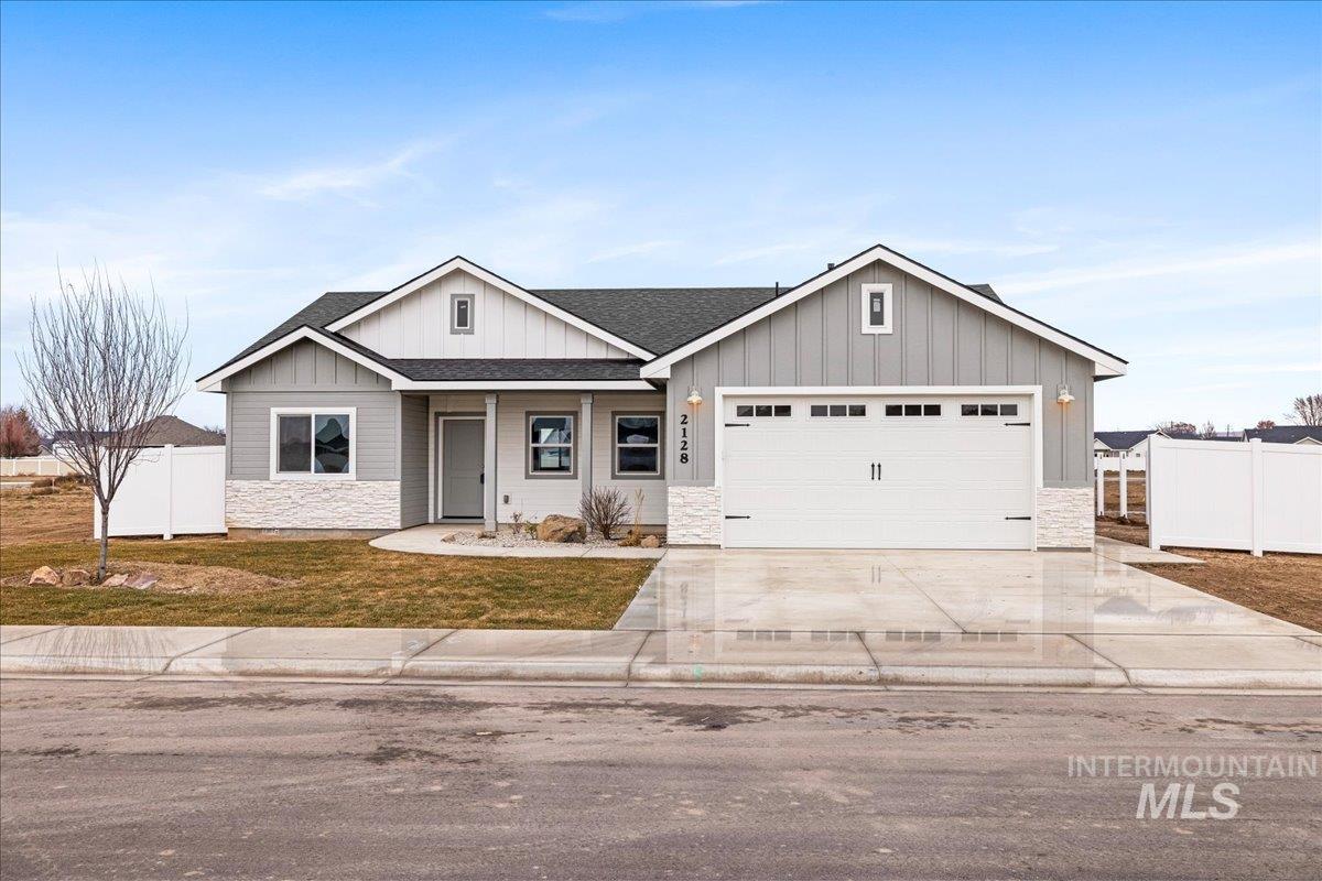2173 Austin Way, Fruitland, Idaho 83619, 3 Bedrooms, 2 Bathrooms, Residential For Sale, Price $450,000,MLS 98974239