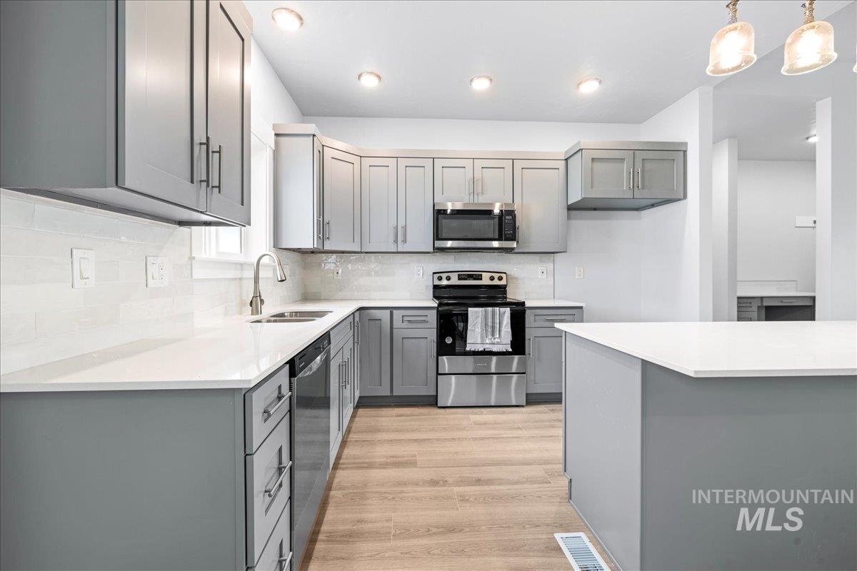 2173 Austin Way, Fruitland, Idaho 83619, 3 Bedrooms, 2 Bathrooms, Residential For Sale, Price $450,000,MLS 98974239