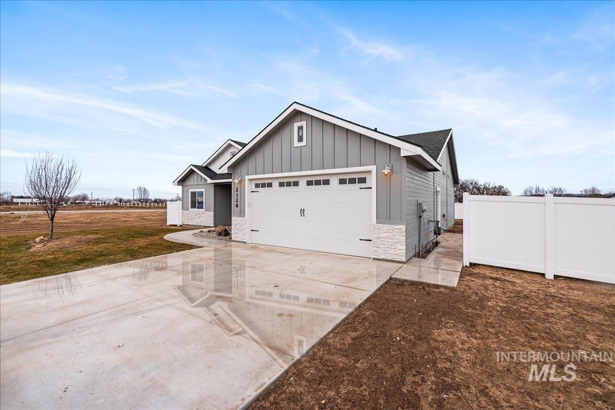 2173 Austin Way, Fruitland, Idaho 83619, 3 Bedrooms, 2 Bathrooms, Residential For Sale, Price $450,000,MLS 98974239