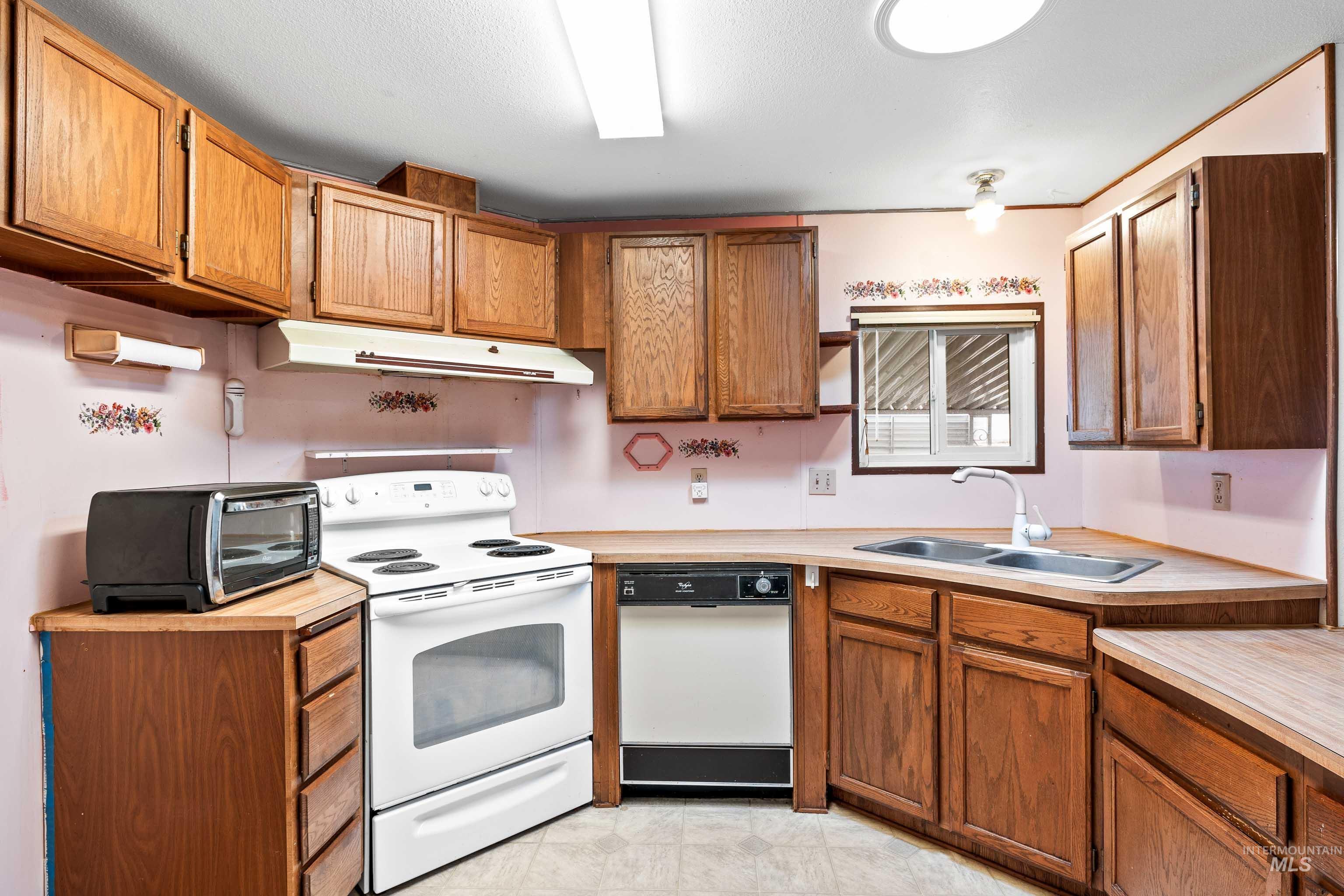 419 Fruitland Avenue, Buhl, Idaho 83316, 3 Bedrooms, 2 Bathrooms, Residential For Sale, Price $59,900,MLS 98974241