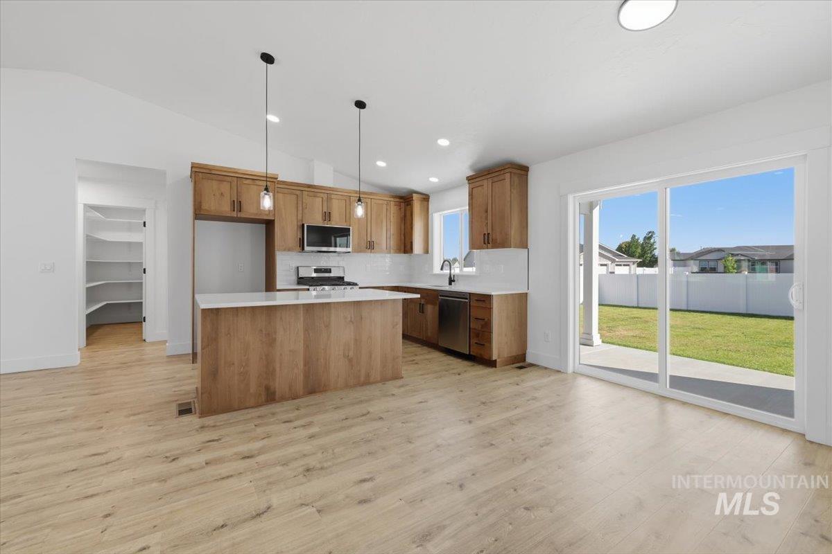 2132 Justine ct., Fruitland, Idaho 83619, 3 Bedrooms, 2 Bathrooms, Residential For Sale, Price $400,000, 98974242