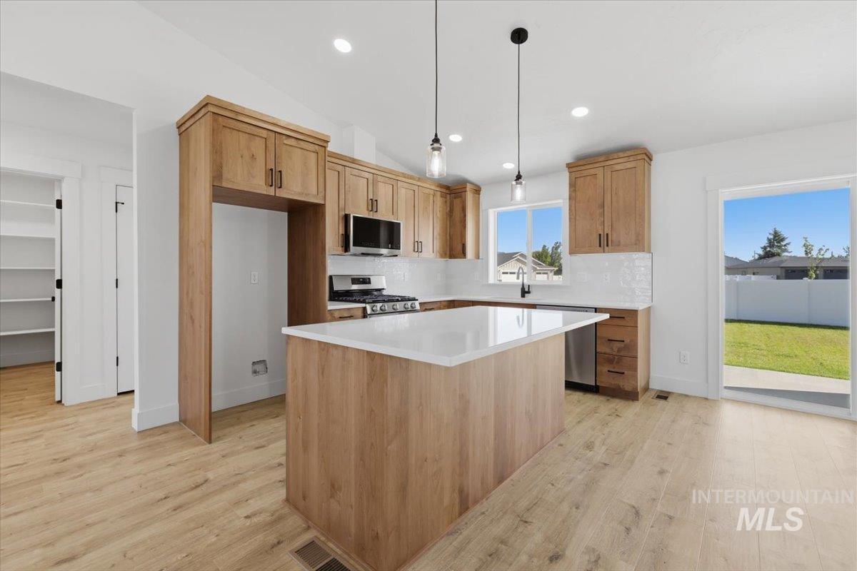 2132 Justine ct., Fruitland, Idaho 83619, 3 Bedrooms, 2 Bathrooms, Residential For Sale, Price $400,000, 98974242