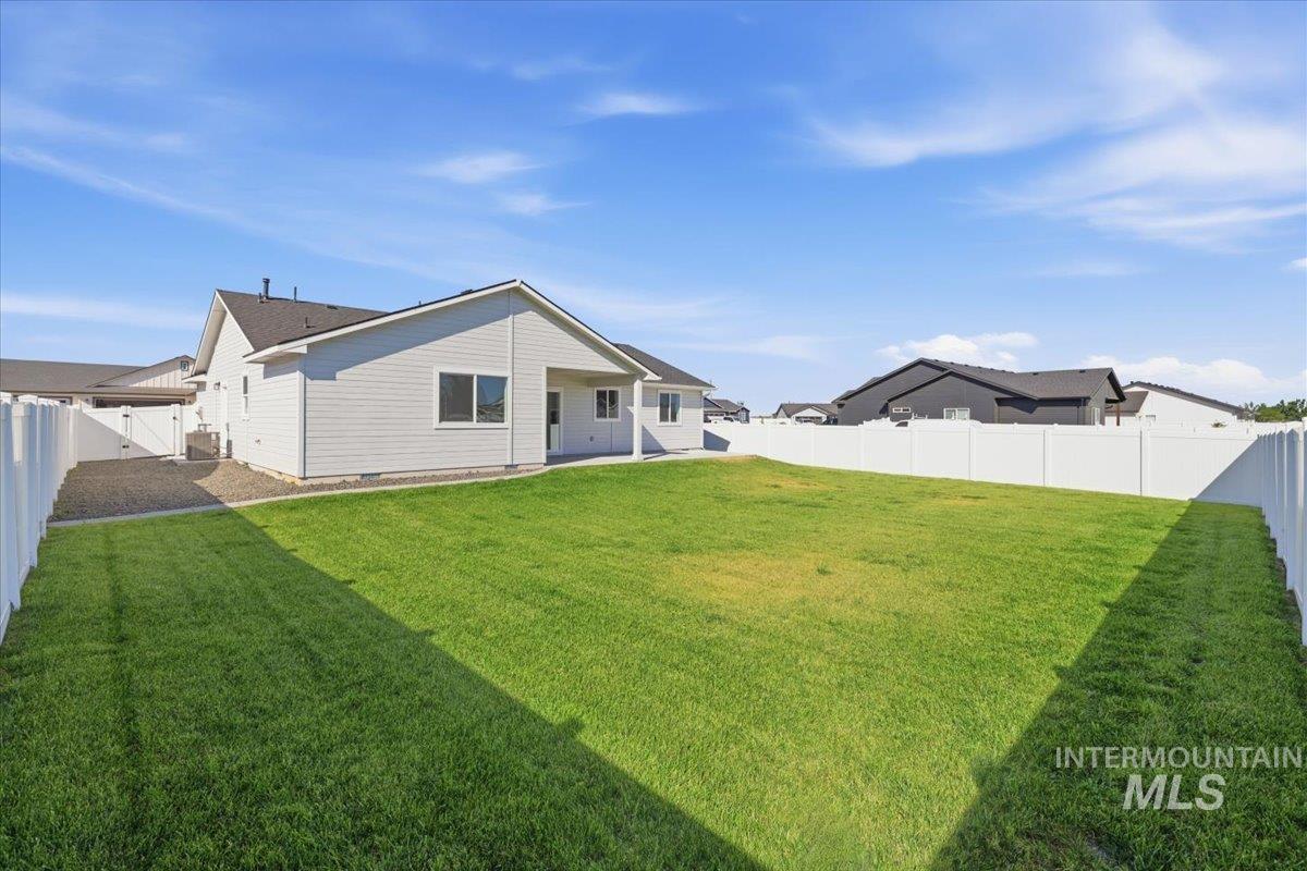 2132 Justine ct., Fruitland, Idaho 83619, 3 Bedrooms, 2 Bathrooms, Residential For Sale, Price $400,000, 98974242