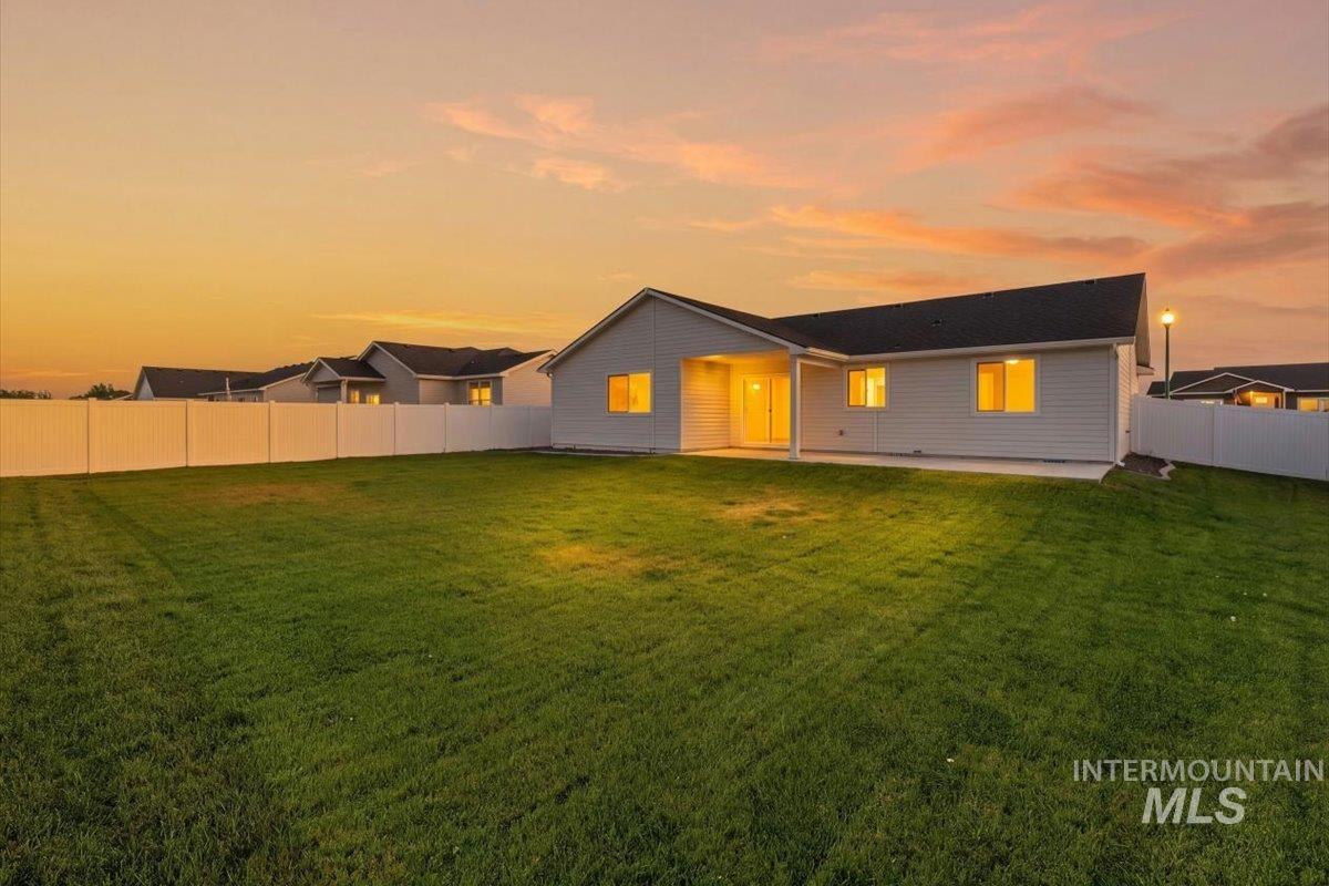 2132 Justine ct., Fruitland, Idaho 83619, 3 Bedrooms, 2 Bathrooms, Residential For Sale, Price $400,000, 98974242