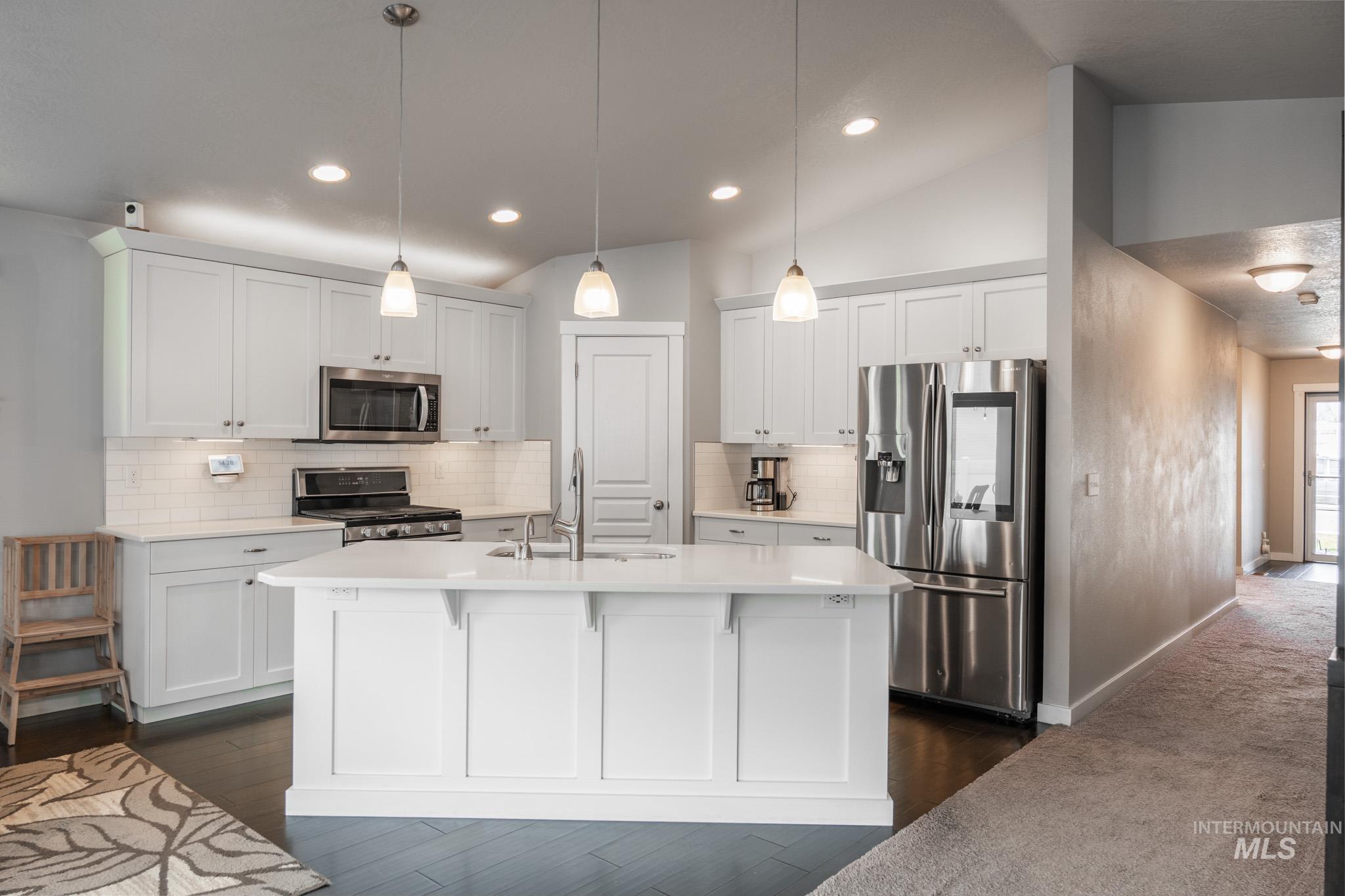 352 Syringa Springs Dr., Fruitland, Idaho 83619-0000, 3 Bedrooms, 2 Bathrooms, Residential For Sale, Price $369,999,MLS 98974244