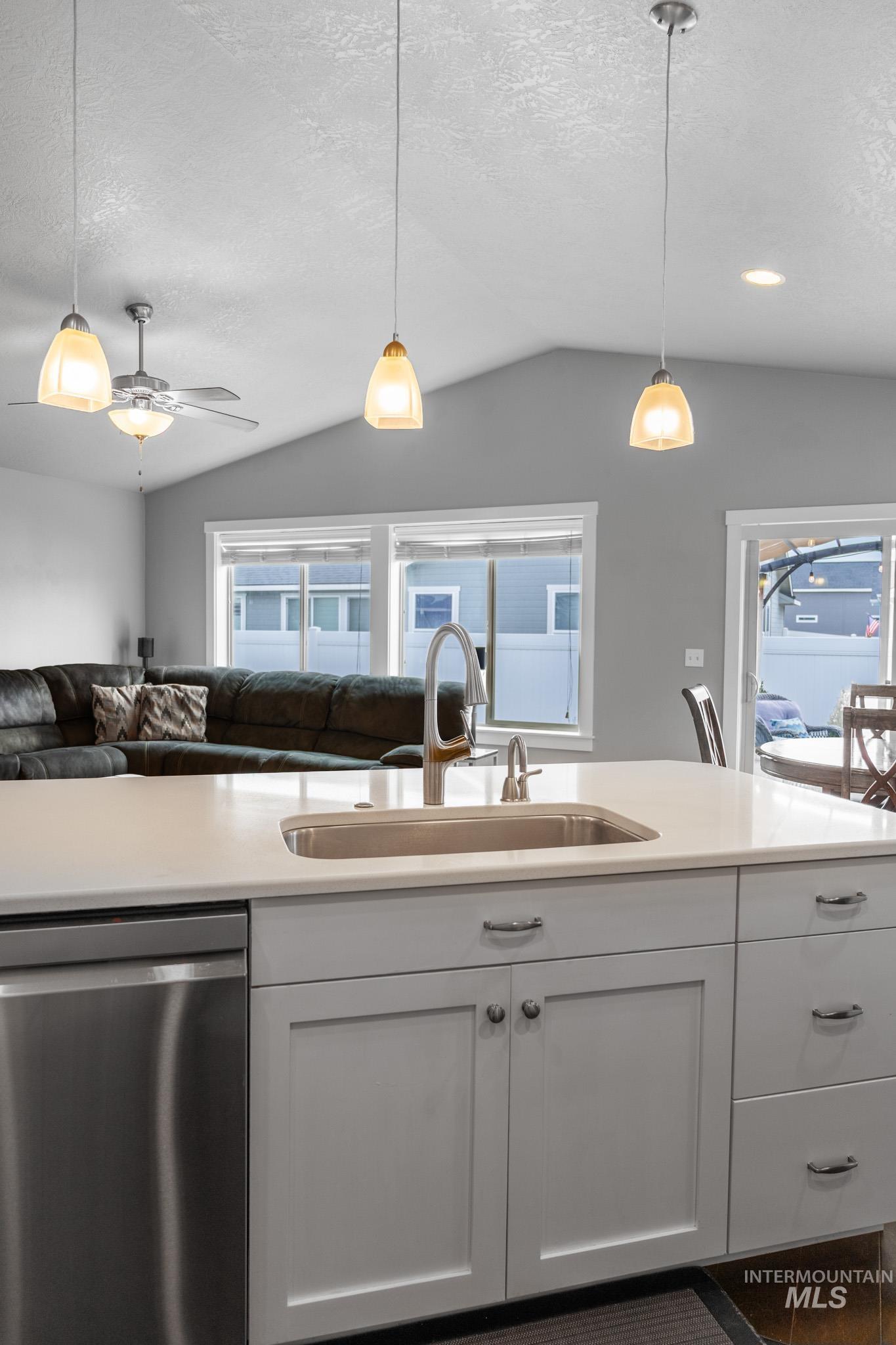 352 Syringa Springs Dr., Fruitland, Idaho 83619-0000, 3 Bedrooms, 2 Bathrooms, Residential For Sale, Price $369,999,MLS 98974244