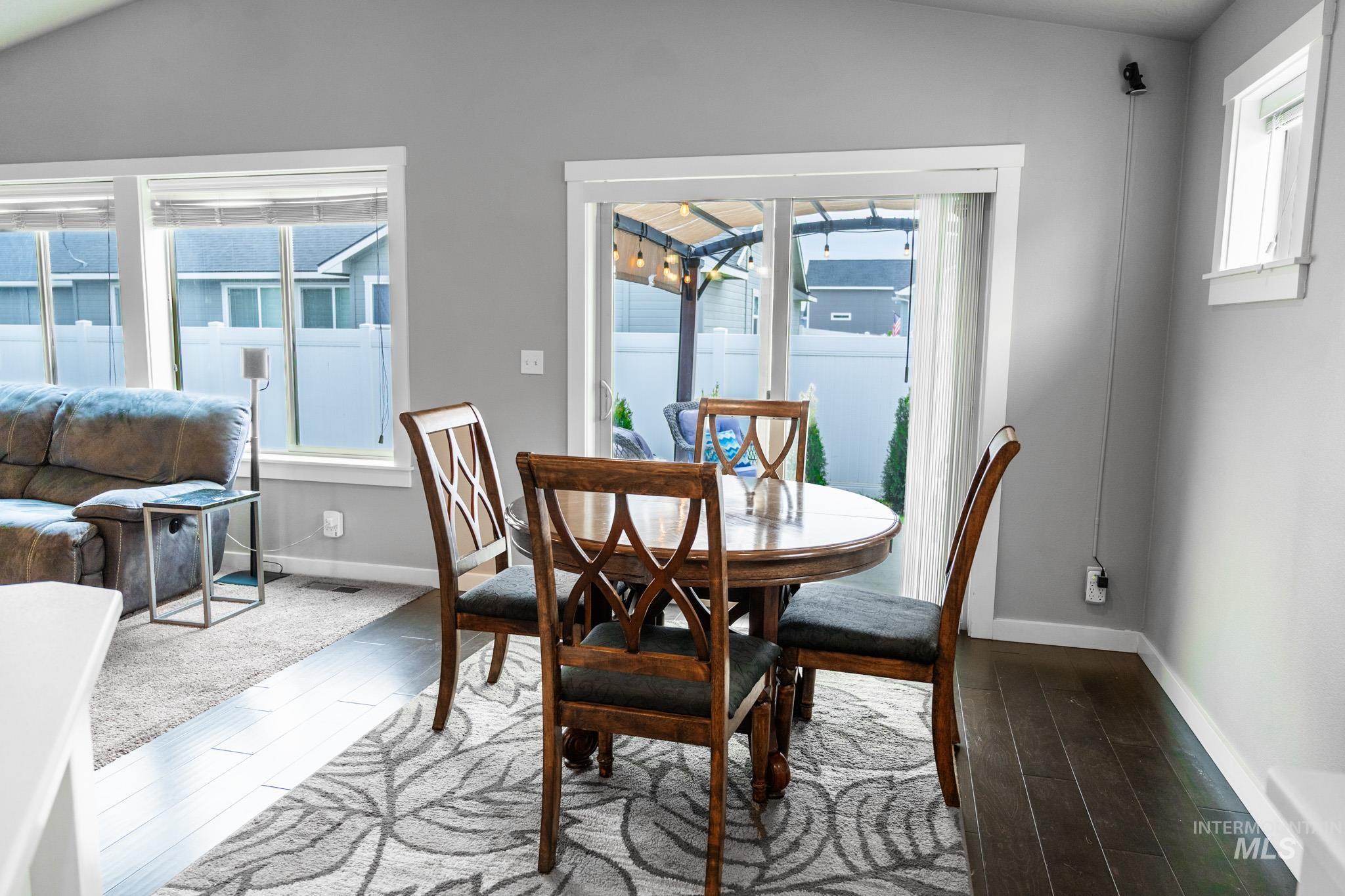 352 Syringa Springs Dr., Fruitland, Idaho 83619-0000, 3 Bedrooms, 2 Bathrooms, Residential For Sale, Price $369,999,MLS 98974244