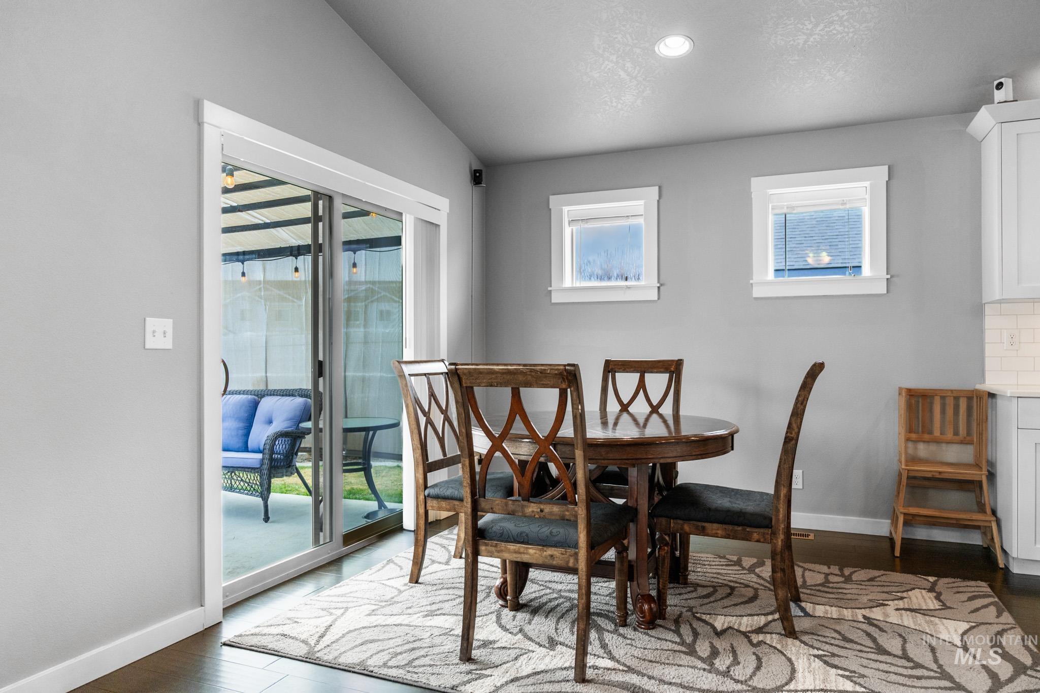 352 Syringa Springs Dr., Fruitland, Idaho 83619-0000, 3 Bedrooms, 2 Bathrooms, Residential For Sale, Price $369,999,MLS 98974244