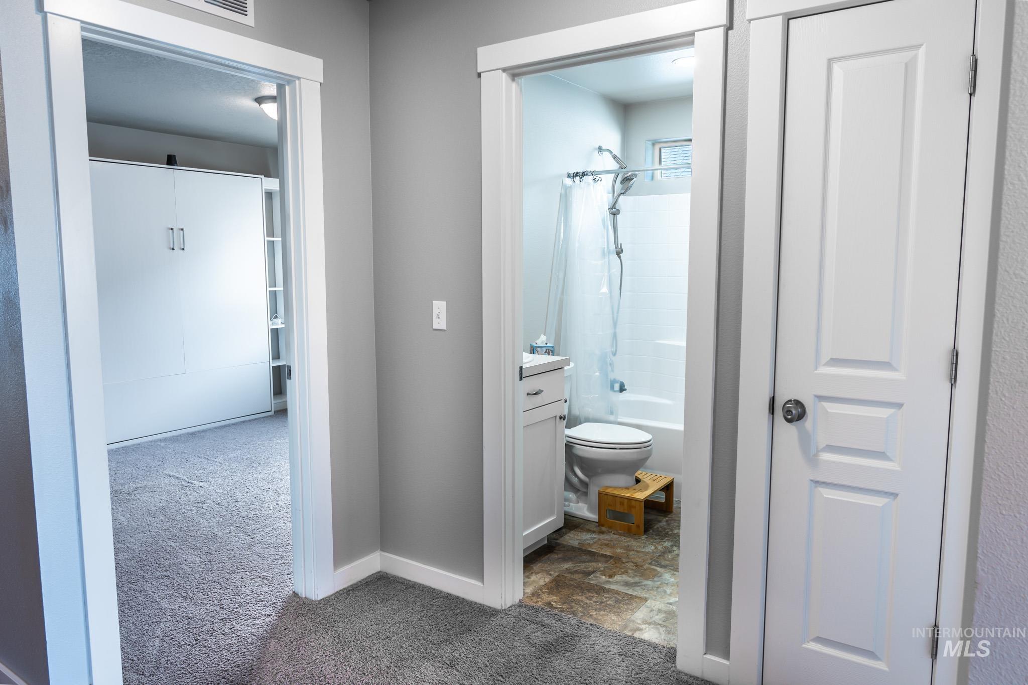 352 Syringa Springs Dr., Fruitland, Idaho 83619-0000, 3 Bedrooms, 2 Bathrooms, Residential For Sale, Price $369,999,MLS 98974244