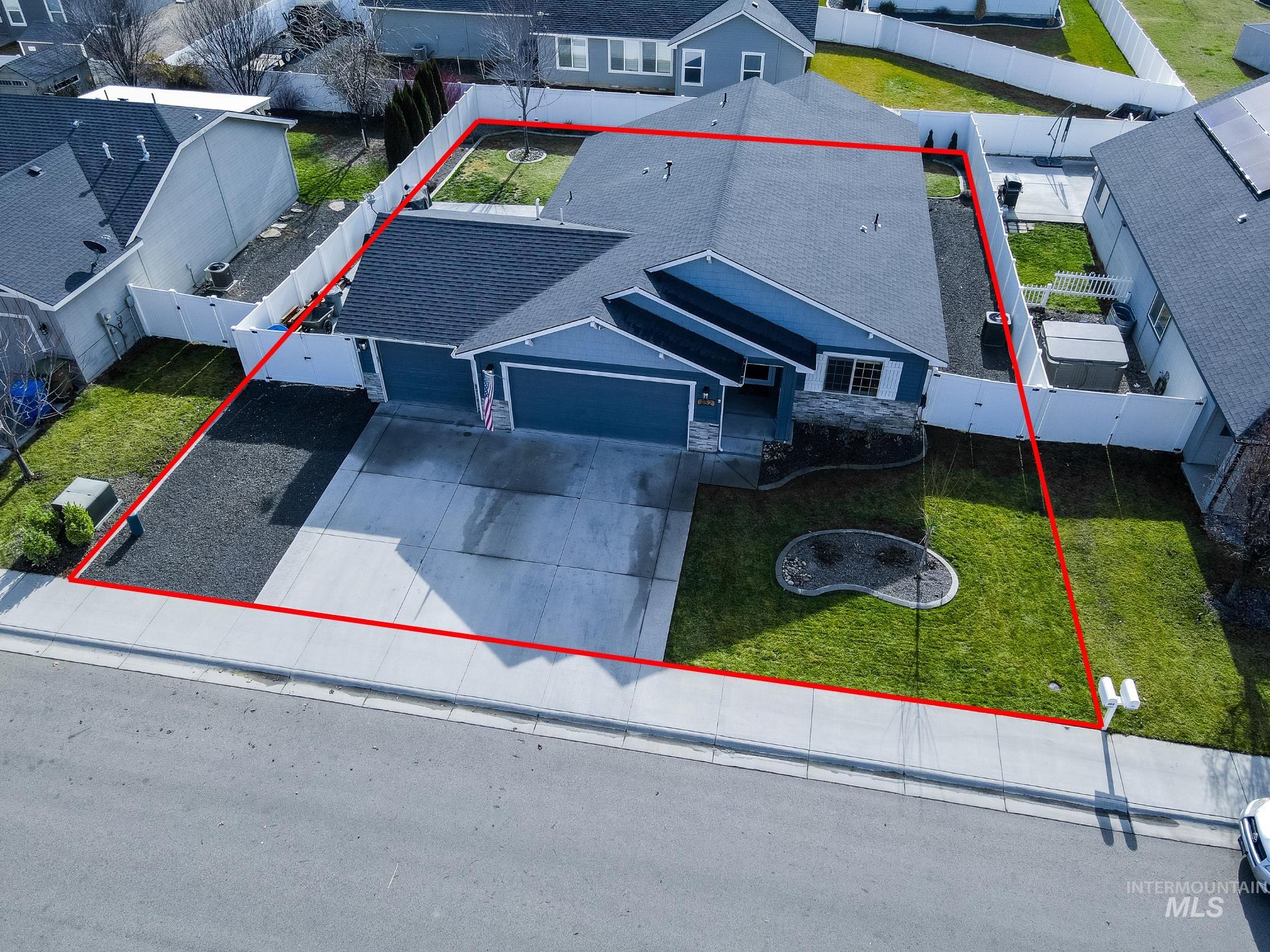 352 Syringa Springs Dr., Fruitland, Idaho 83619-0000, 3 Bedrooms, 2 Bathrooms, Residential For Sale, Price $369,999,MLS 98974244