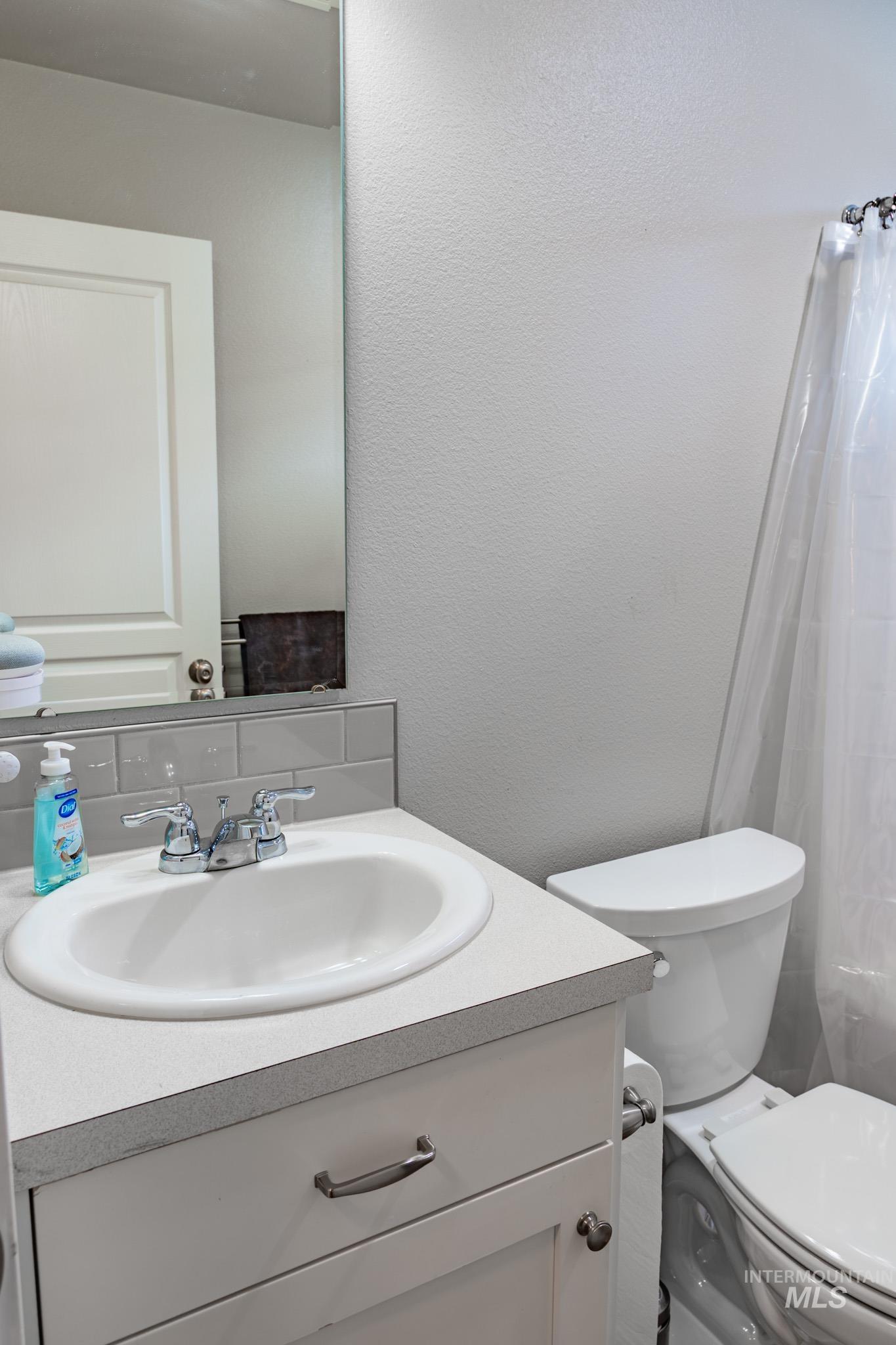 352 Syringa Springs Dr., Fruitland, Idaho 83619-0000, 3 Bedrooms, 2 Bathrooms, Residential For Sale, Price $369,999,MLS 98974244