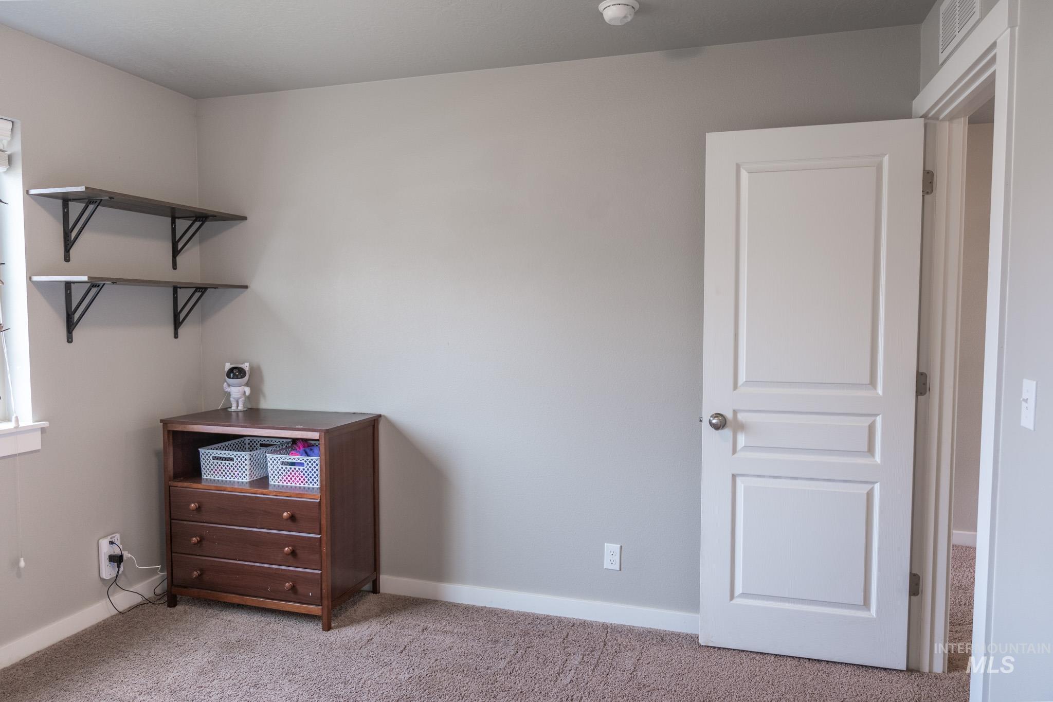 352 Syringa Springs Dr., Fruitland, Idaho 83619-0000, 3 Bedrooms, 2 Bathrooms, Residential For Sale, Price $369,999,MLS 98974244