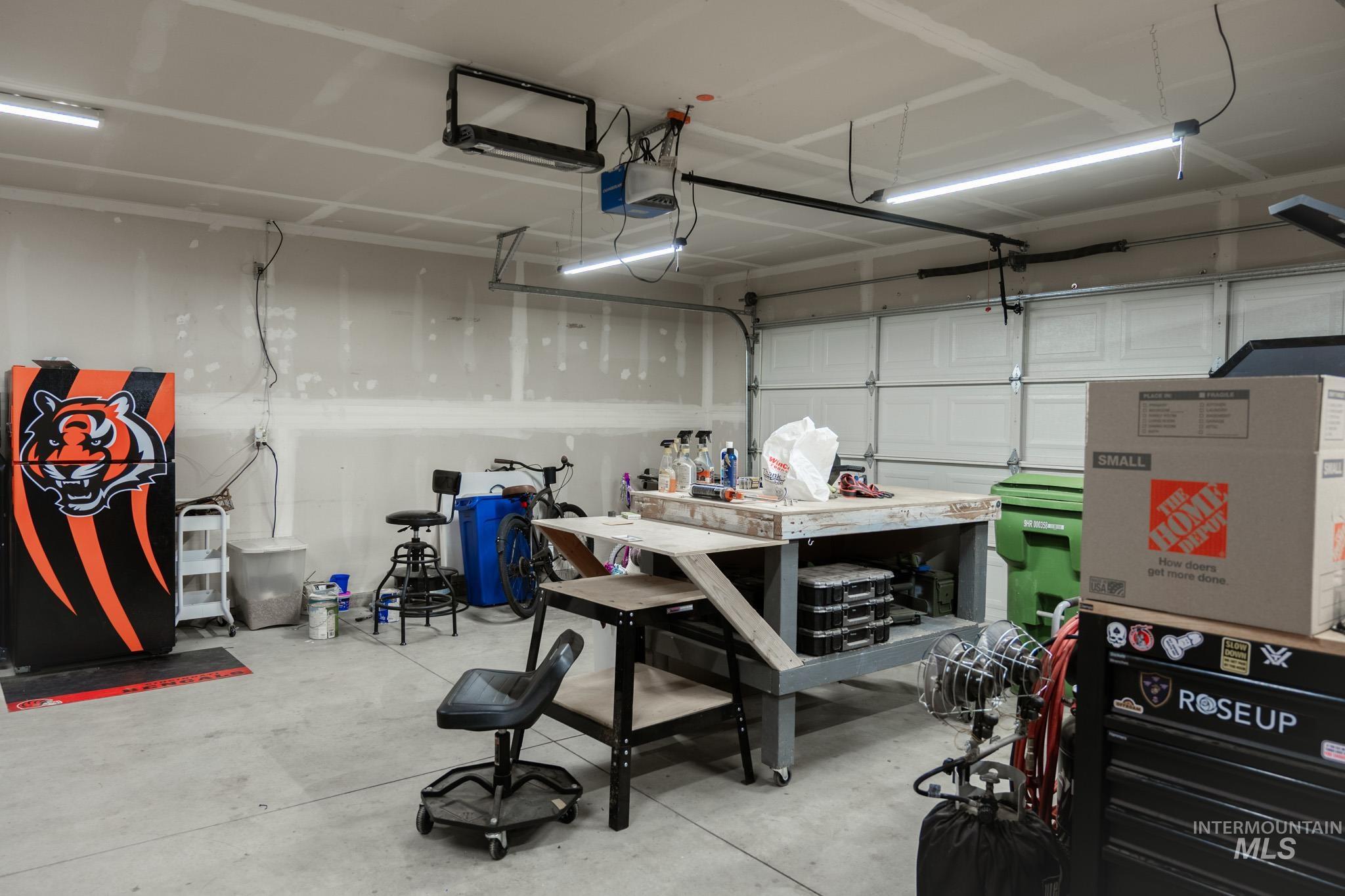 352 Syringa Springs Dr., Fruitland, Idaho 83619-0000, 3 Bedrooms, 2 Bathrooms, Residential For Sale, Price $369,999,MLS 98974244