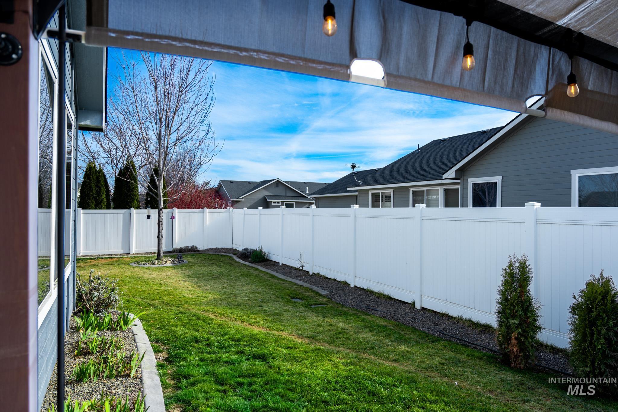 352 Syringa Springs Dr., Fruitland, Idaho 83619-0000, 3 Bedrooms, 2 Bathrooms, Residential For Sale, Price $369,999,MLS 98974244