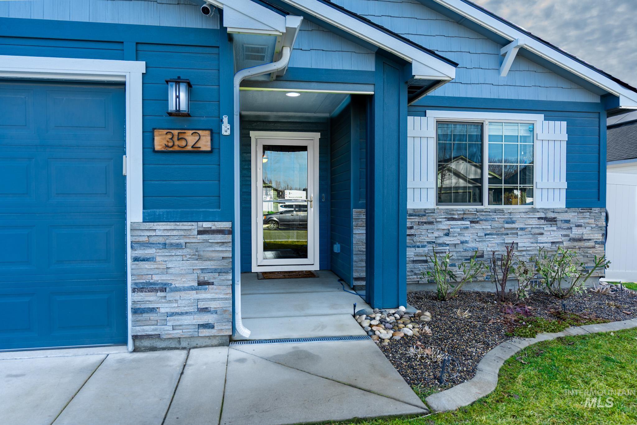 352 Syringa Springs Dr., Fruitland, Idaho 83619-0000, 3 Bedrooms, 2 Bathrooms, Residential For Sale, Price $369,999,MLS 98974244