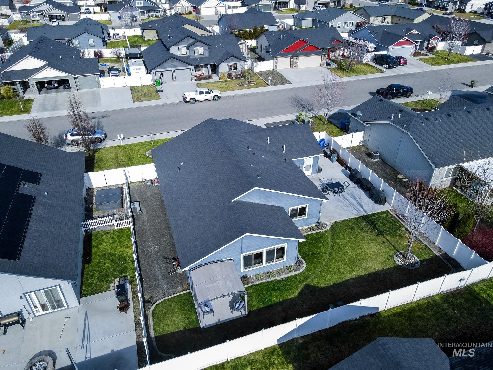 352 Syringa Springs Dr., Fruitland, Idaho 83619-0000, 3 Bedrooms, 2 Bathrooms, Residential For Sale, Price $369,999,MLS 98974244