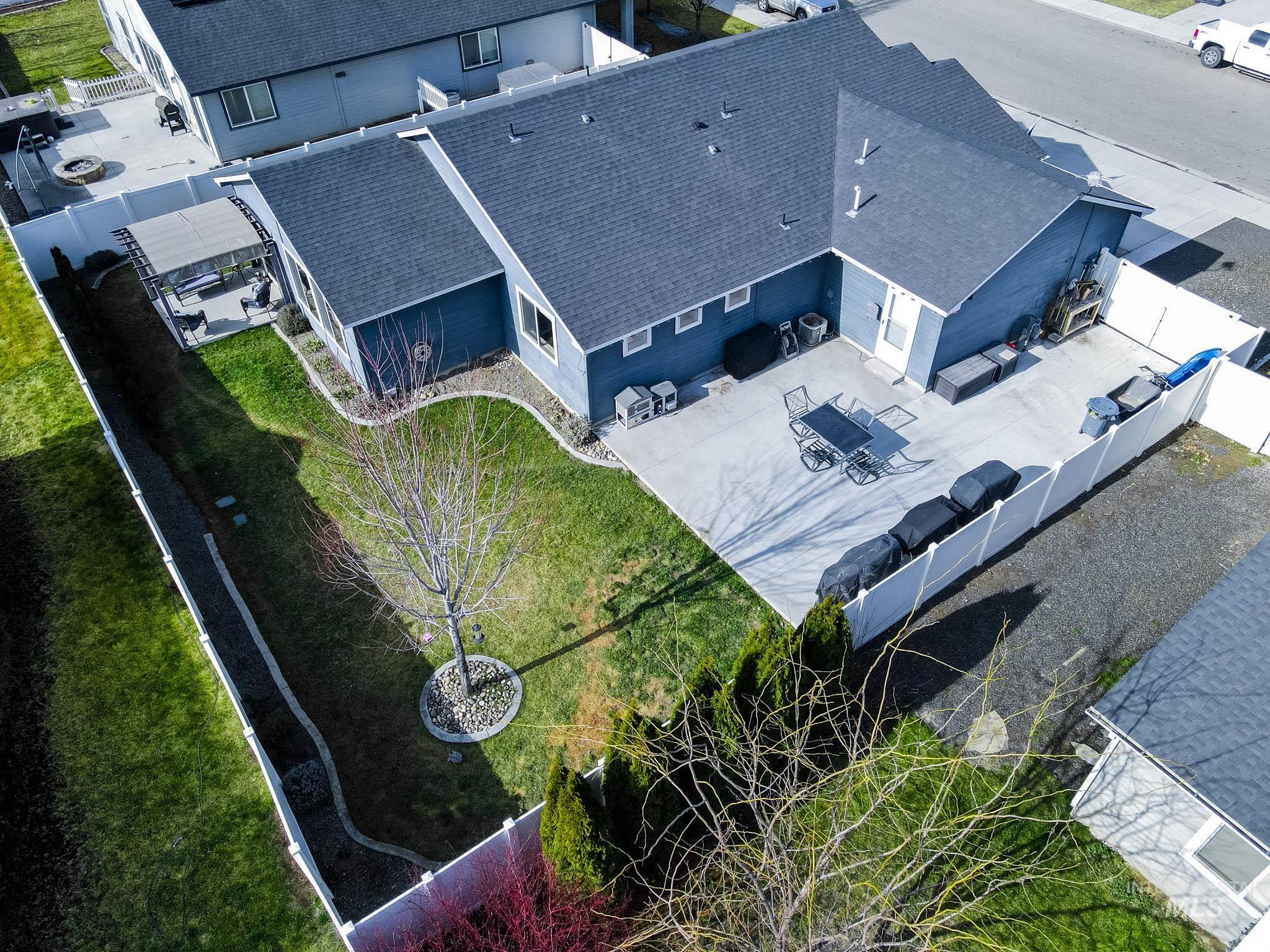 352 Syringa Springs Dr., Fruitland, Idaho 83619-0000, 3 Bedrooms, 2 Bathrooms, Residential For Sale, Price $369,999,MLS 98974244