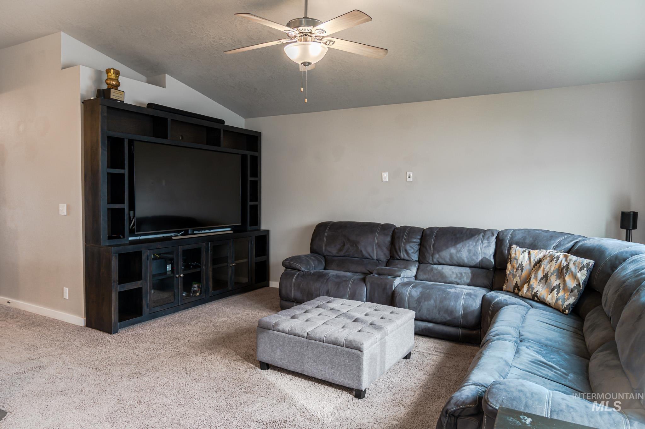 352 Syringa Springs Dr., Fruitland, Idaho 83619-0000, 3 Bedrooms, 2 Bathrooms, Residential For Sale, Price $369,999,MLS 98974244