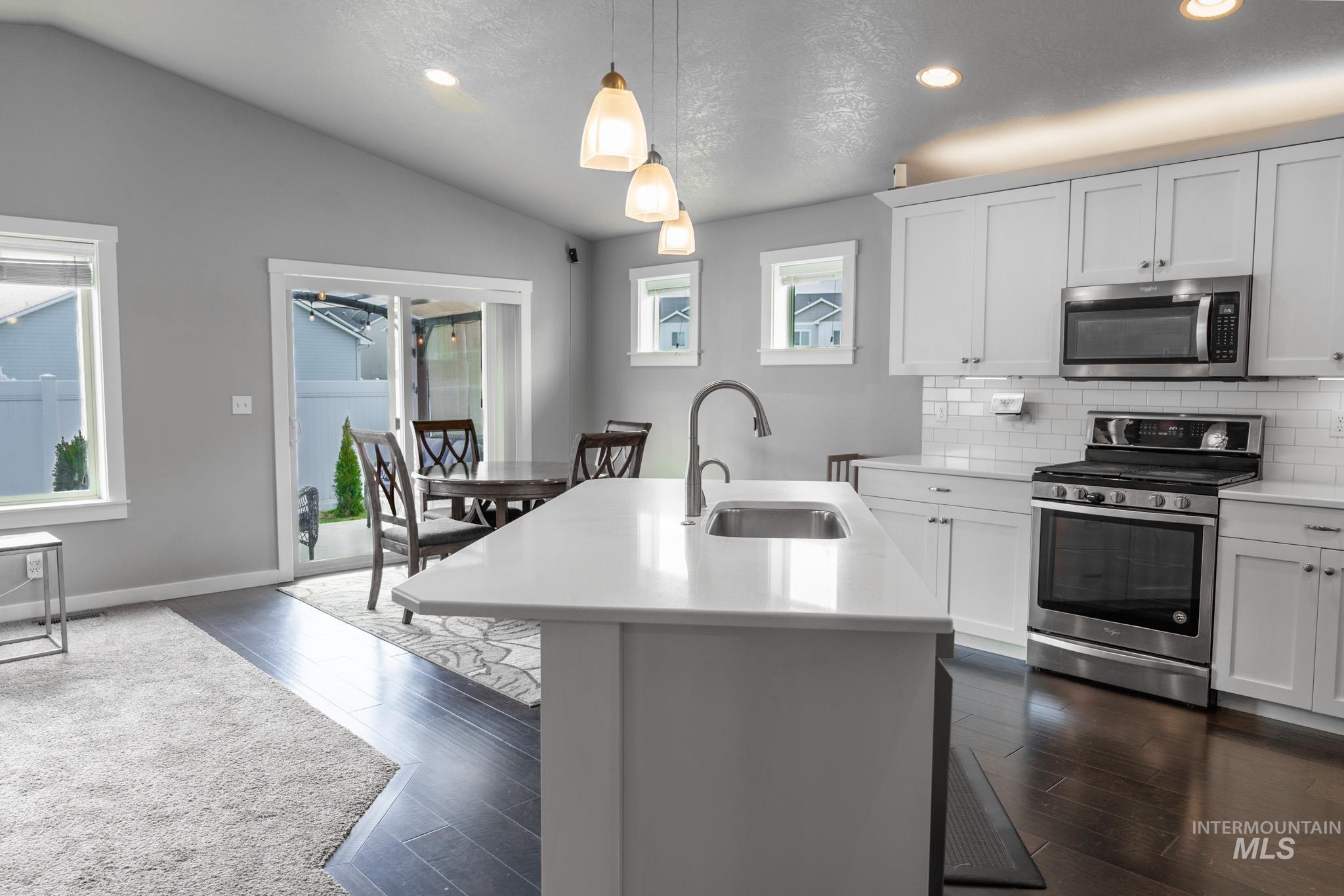 352 Syringa Springs Dr., Fruitland, Idaho 83619-0000, 3 Bedrooms, 2 Bathrooms, Residential For Sale, Price $369,999,MLS 98974244