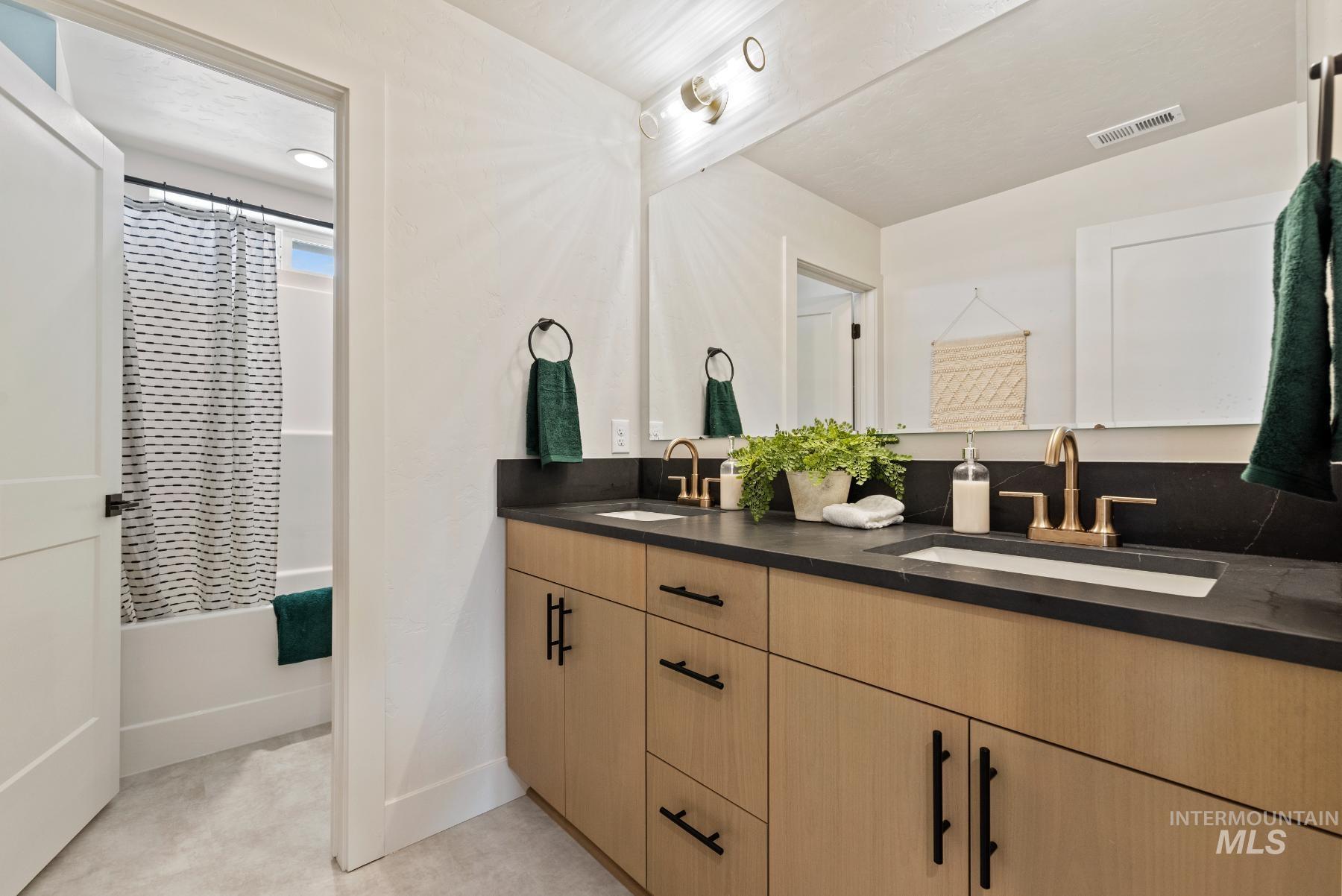 7660 W Old School St, Meridian, Idaho 83646, 4 Bedrooms, 2.5 Bathrooms, Residential For Sale, Price $719,900,MLS 98974250