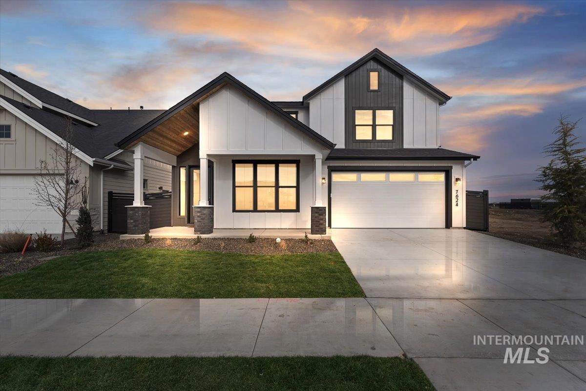 7624 W Old School St, Meridian, Idaho 83646, 5 Bedrooms, 2.5 Bathrooms, Residential For Sale, Price $789,900,MLS 98974252