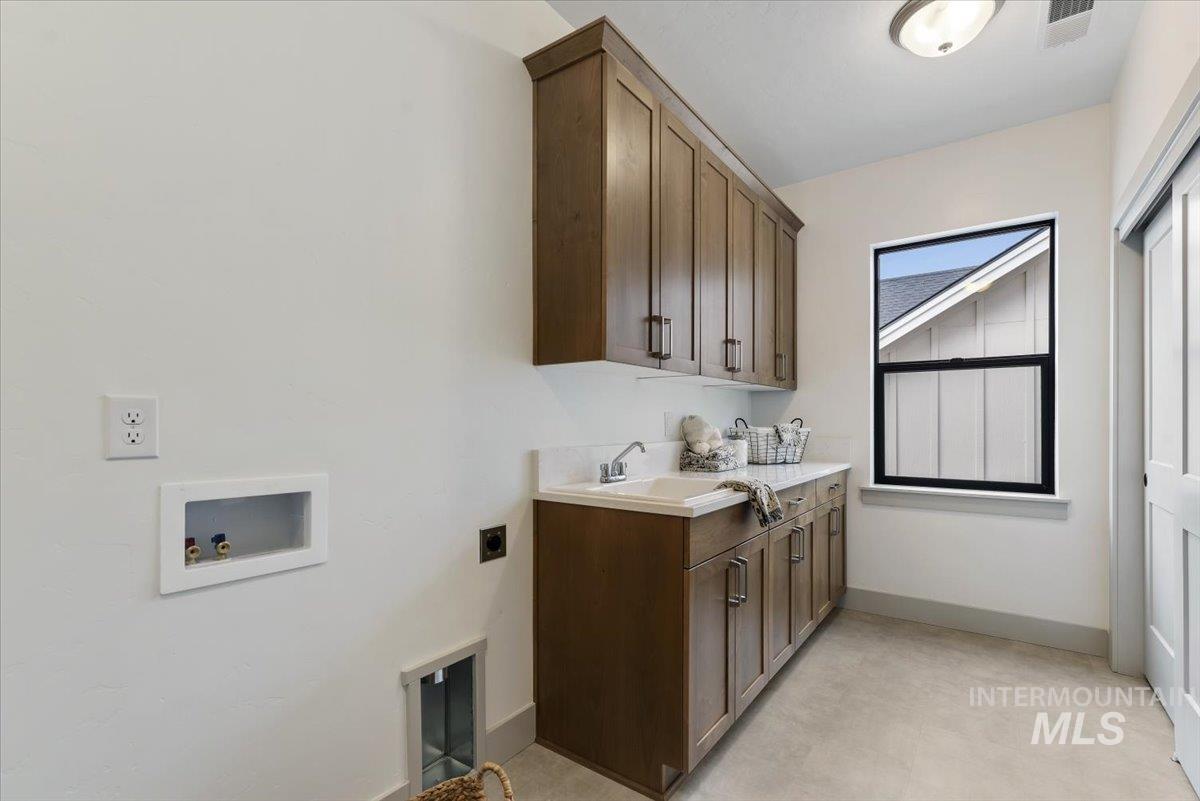 7580 W Old School St, Meridian, Idaho 83646, 5 Bedrooms, 2.5 Bathrooms, Residential For Sale, Price $754,800,MLS 98974255