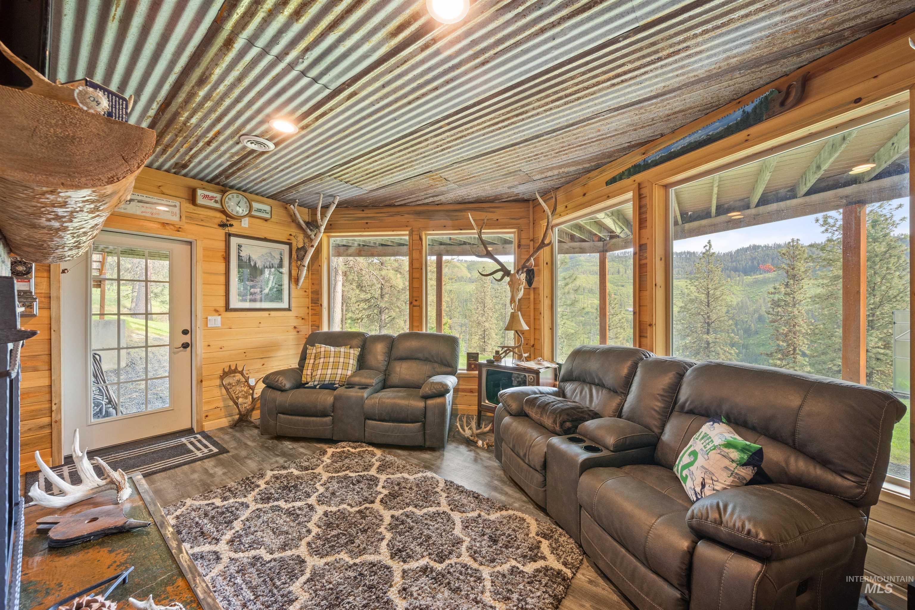 643 Adams Road, Orofino, Idaho 83544, 2 Bedrooms, 3 Bathrooms, Residential For Sale, Price $699,999,MLS 98974256