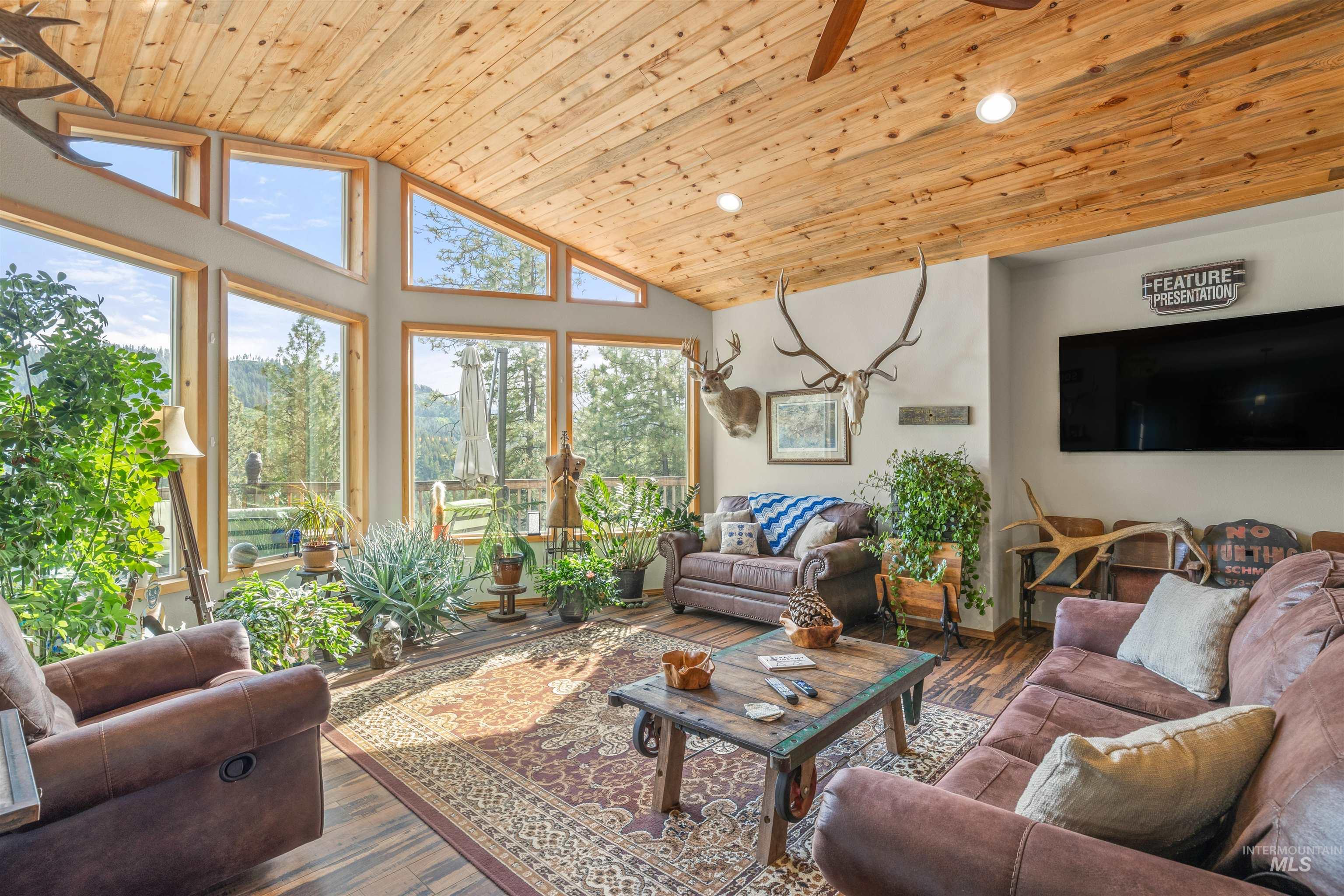 643 Adams Road, Orofino, Idaho 83544, 2 Bedrooms, 3 Bathrooms, Residential For Sale, Price $699,999,MLS 98974256