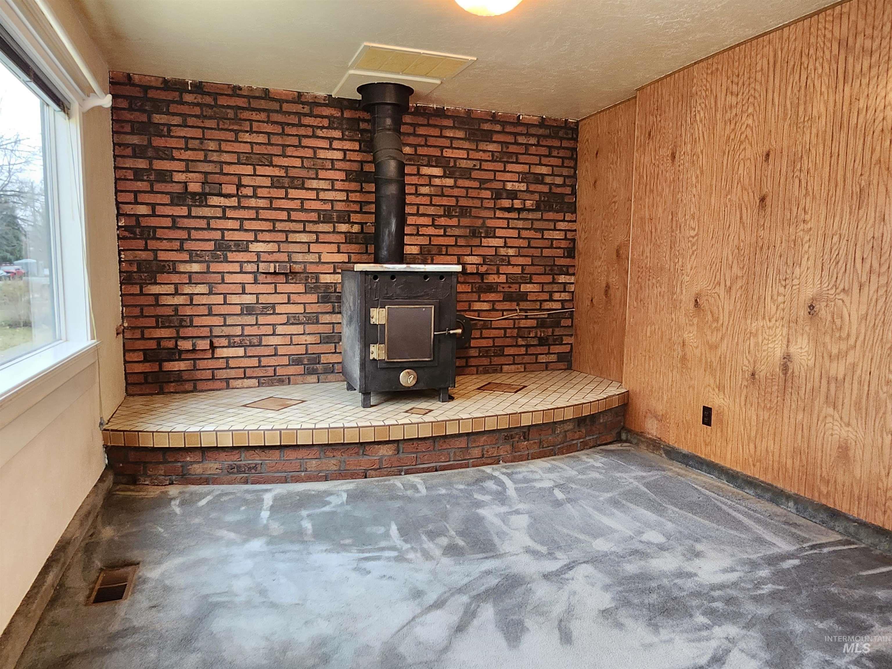 111 S Elder St, Nampa, Idaho 83686, 2 Bedrooms, 2 Bathrooms, Residential For Sale, Price $350,000, 98974257