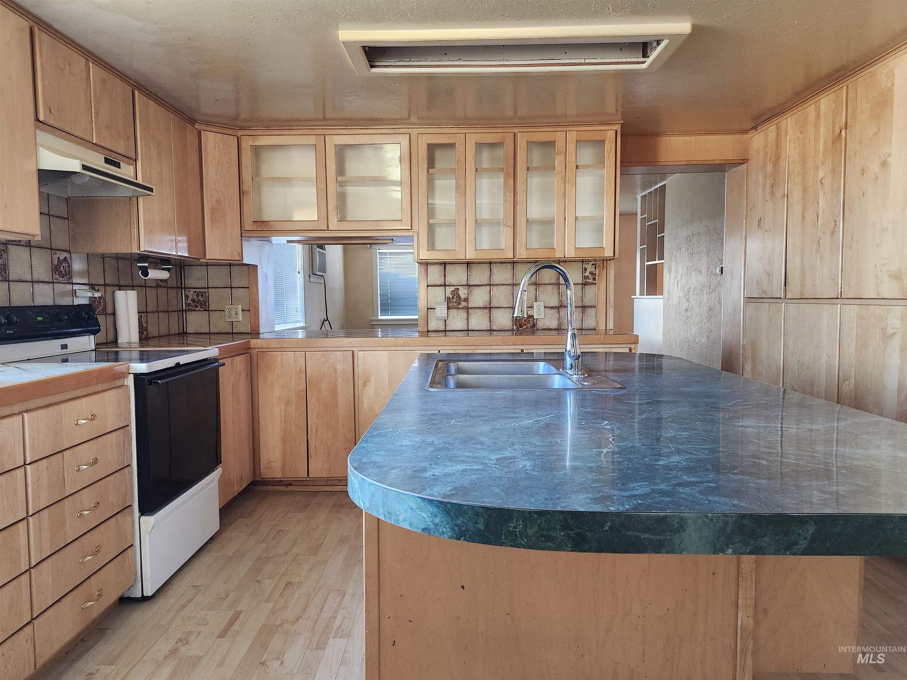 111 S Elder St, Nampa, Idaho 83686, 2 Bedrooms, 2 Bathrooms, Residential For Sale, Price $350,000, 98974257