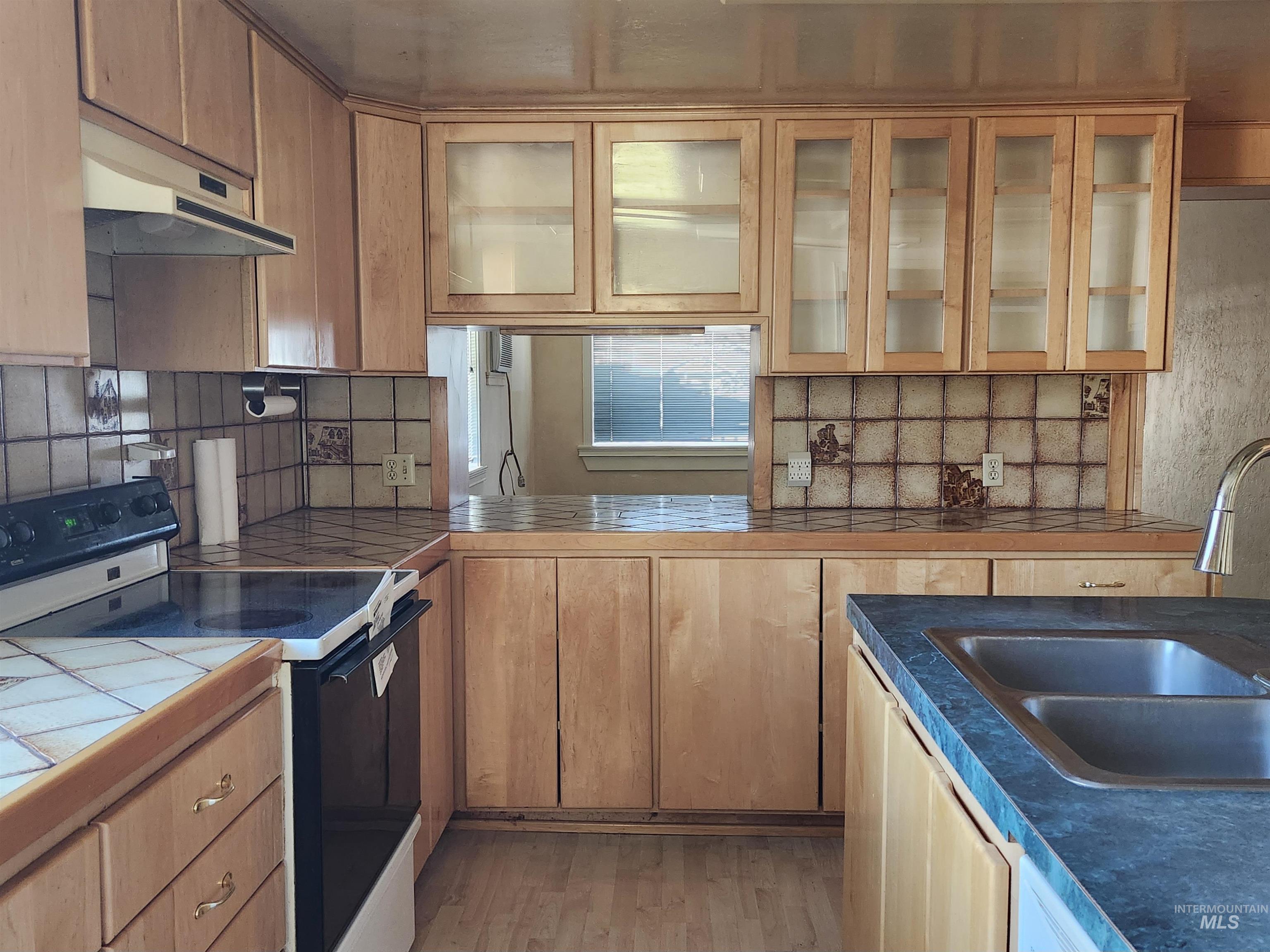 111 S Elder St, Nampa, Idaho 83686, 2 Bedrooms, 2 Bathrooms, Residential For Sale, Price $350,000, 98974257