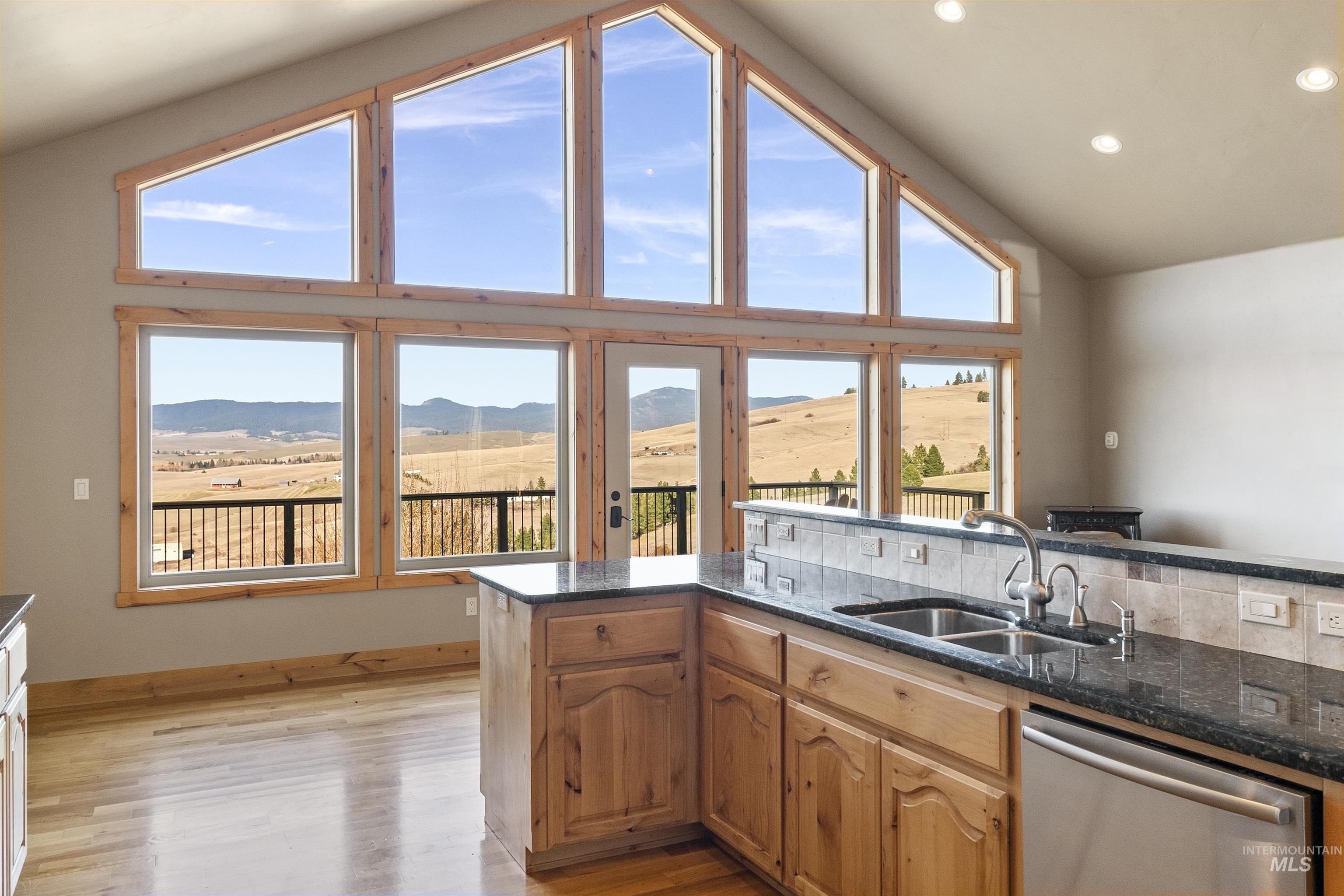 1031 Prairie Ln, Moscow, Idaho 83843, 3 Bedrooms, 2 Bathrooms, Residential For Sale, Price $1,085,000,MLS 98974263