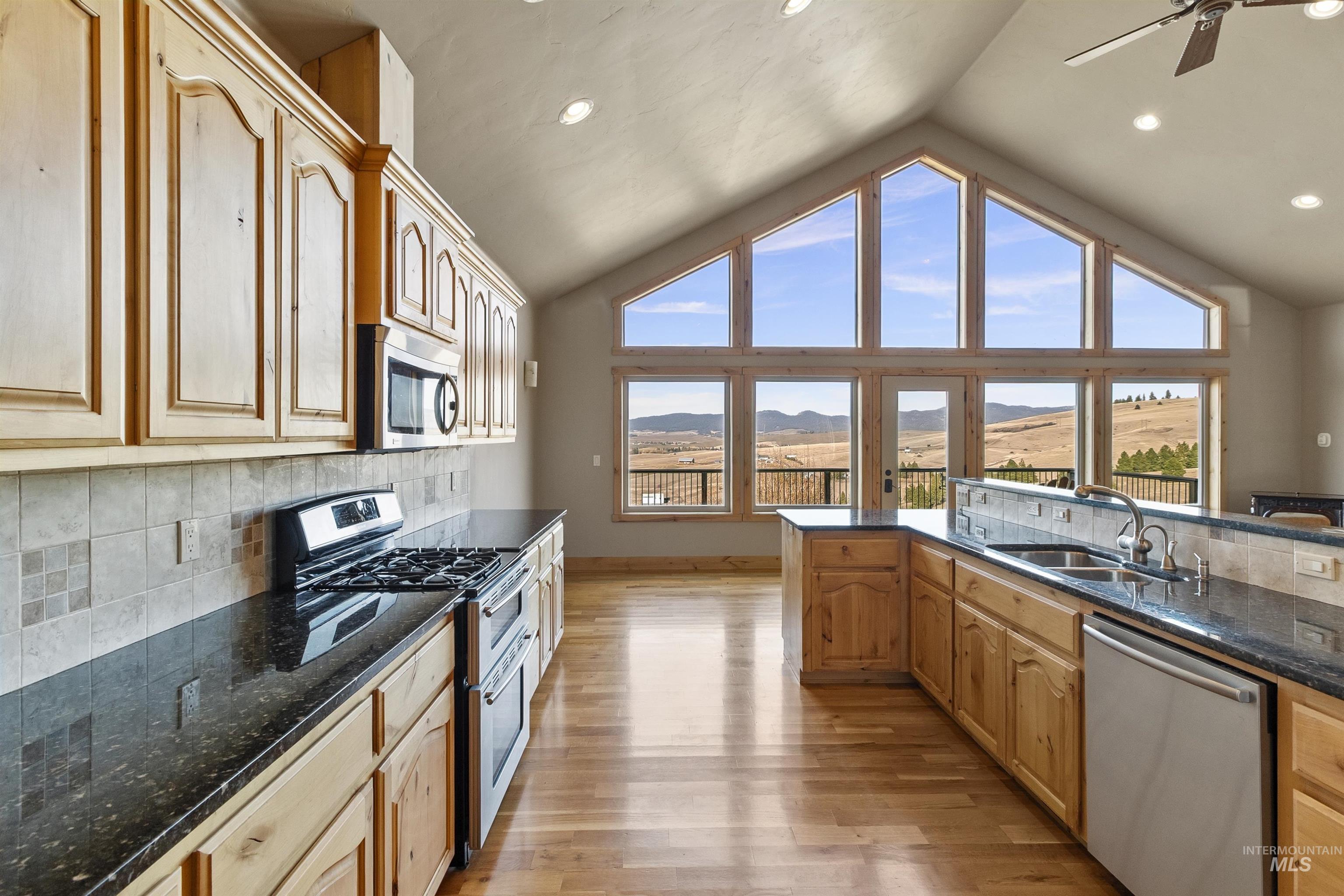 1031 Prairie Ln, Moscow, Idaho 83843, 3 Bedrooms, 2 Bathrooms, Residential For Sale, Price $1,085,000,MLS 98974263