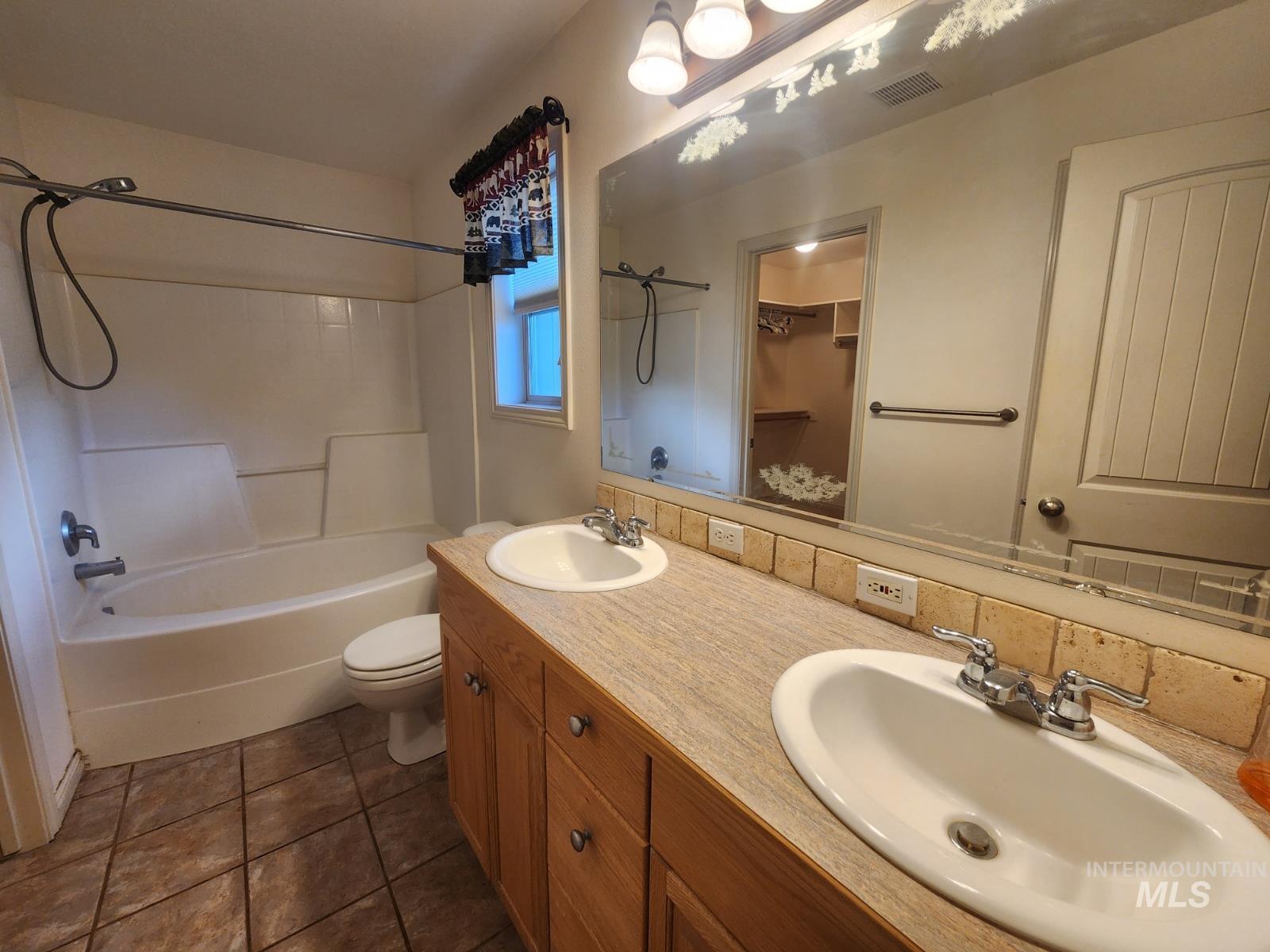 1000 N Rodeo St, Parma, Idaho 83660, 3 Bedrooms, 2.5 Bathrooms, Residential For Sale, Price $375,000, 98974265