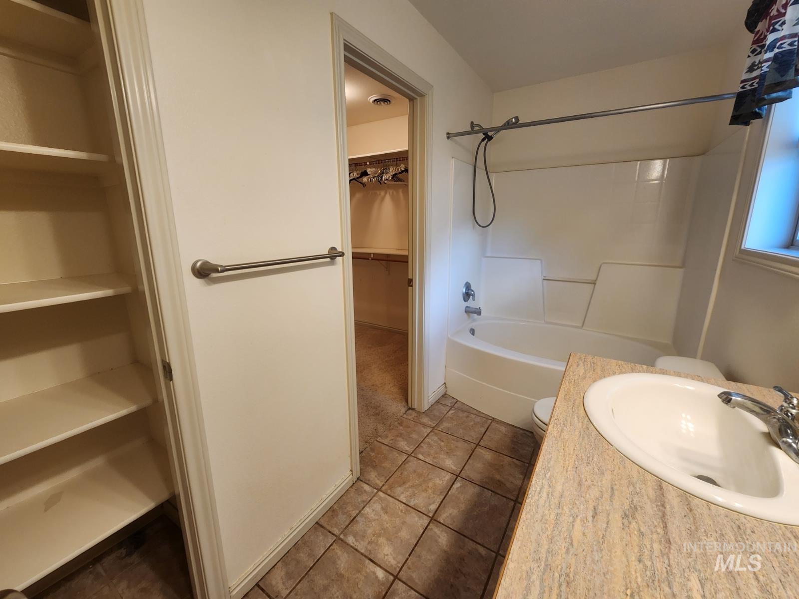 1000 N Rodeo St, Parma, Idaho 83660, 3 Bedrooms, 2.5 Bathrooms, Residential For Sale, Price $375,000, 98974265