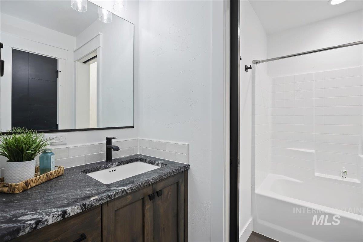 2283 E 4092 N, Filer, Idaho 83328, 5 Bedrooms, 2.5 Bathrooms, Residential For Sale, Price $799,000,MLS 98974267