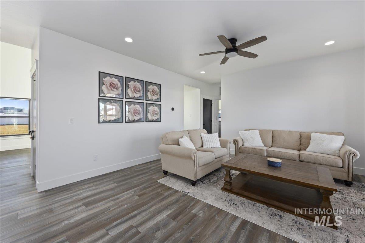 2283 E 4092 N, Filer, Idaho 83328, 5 Bedrooms, 2.5 Bathrooms, Residential For Sale, Price $799,000,MLS 98974267