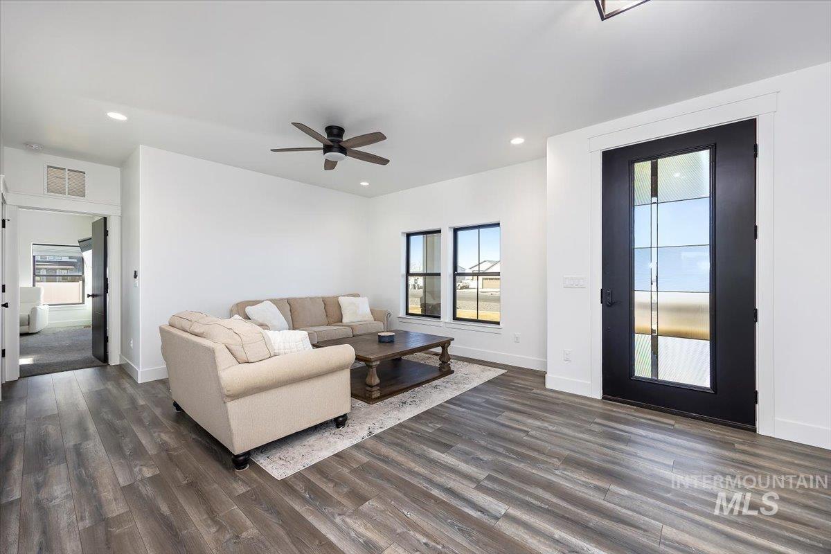 2283 E 4092 N, Filer, Idaho 83328, 5 Bedrooms, 2.5 Bathrooms, Residential For Sale, Price $799,000,MLS 98974267