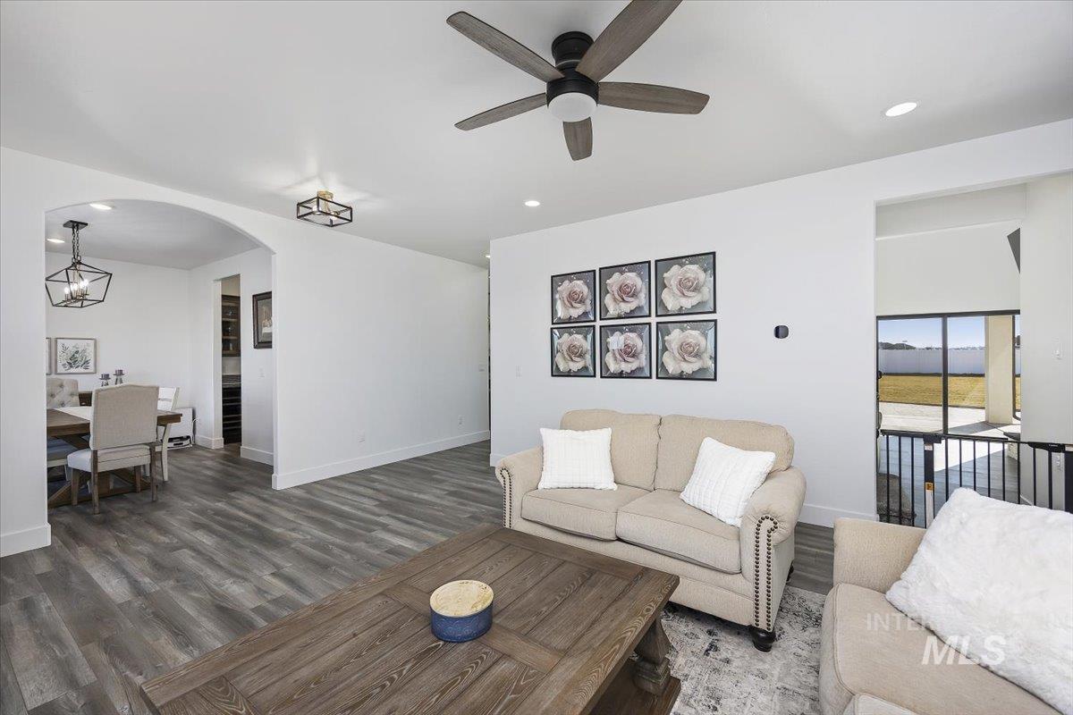 2283 E 4092 N, Filer, Idaho 83328, 5 Bedrooms, 2.5 Bathrooms, Residential For Sale, Price $799,000,MLS 98974267