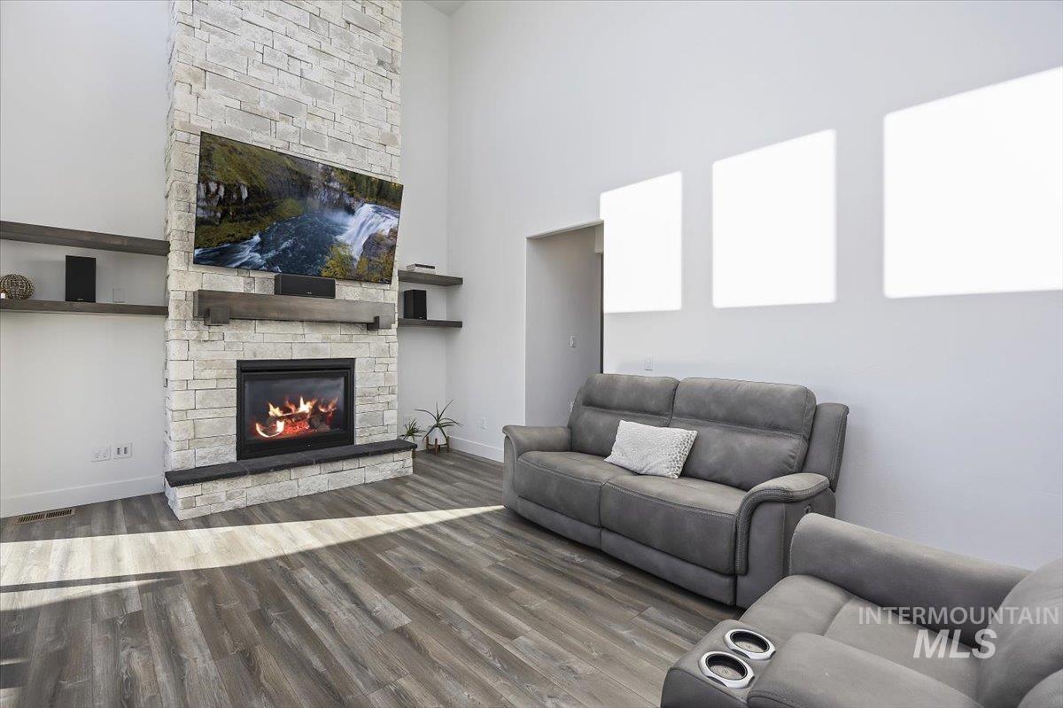 2283 E 4092 N, Filer, Idaho 83328, 5 Bedrooms, 2.5 Bathrooms, Residential For Sale, Price $799,000,MLS 98974267