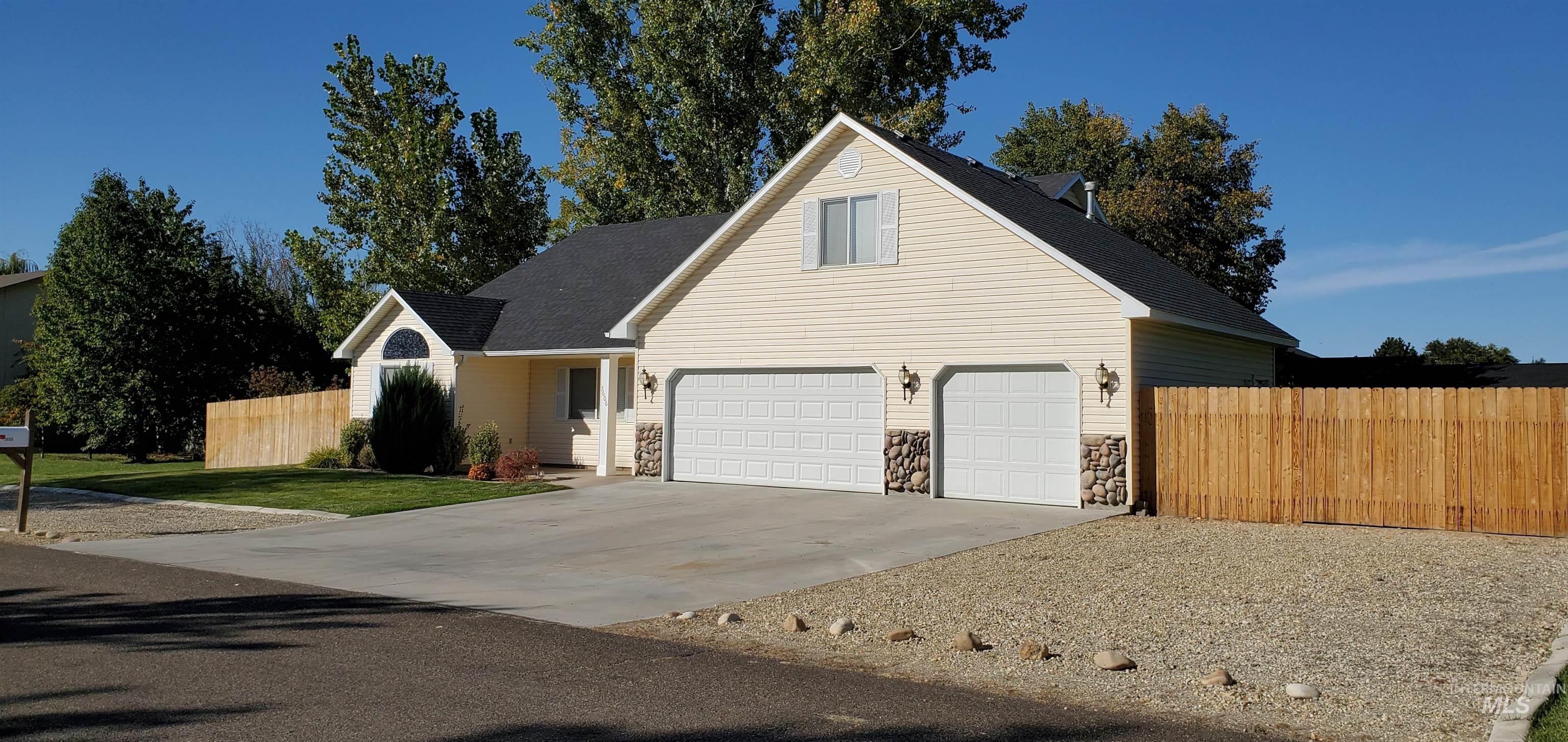 3606 E Kings Gate, Nampa, Idaho 83687, 4 Bedrooms, 3 Bathrooms, Residential For Sale, Price $625,000,MLS 98974268